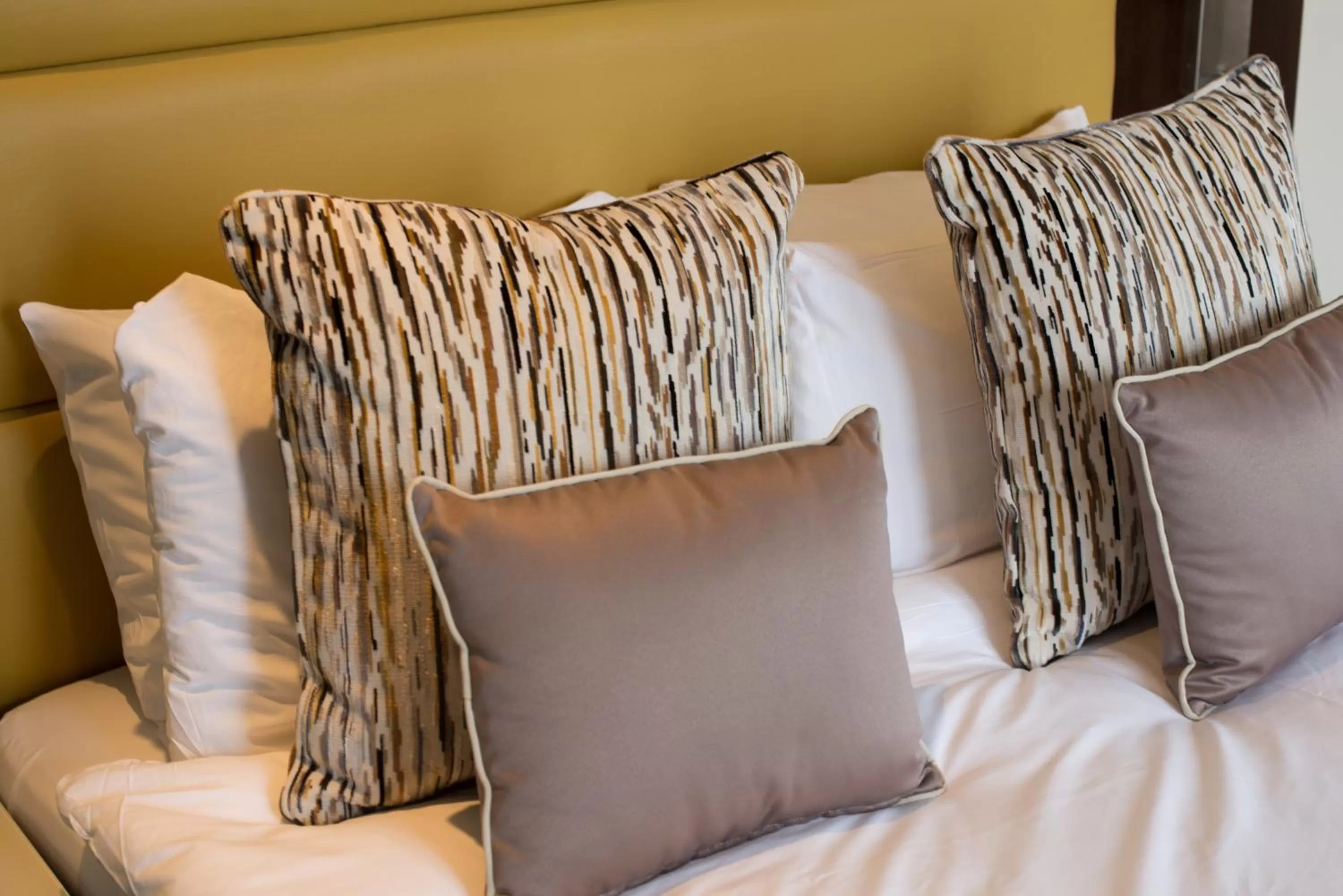 Bed in St George's Hotel - Wembley