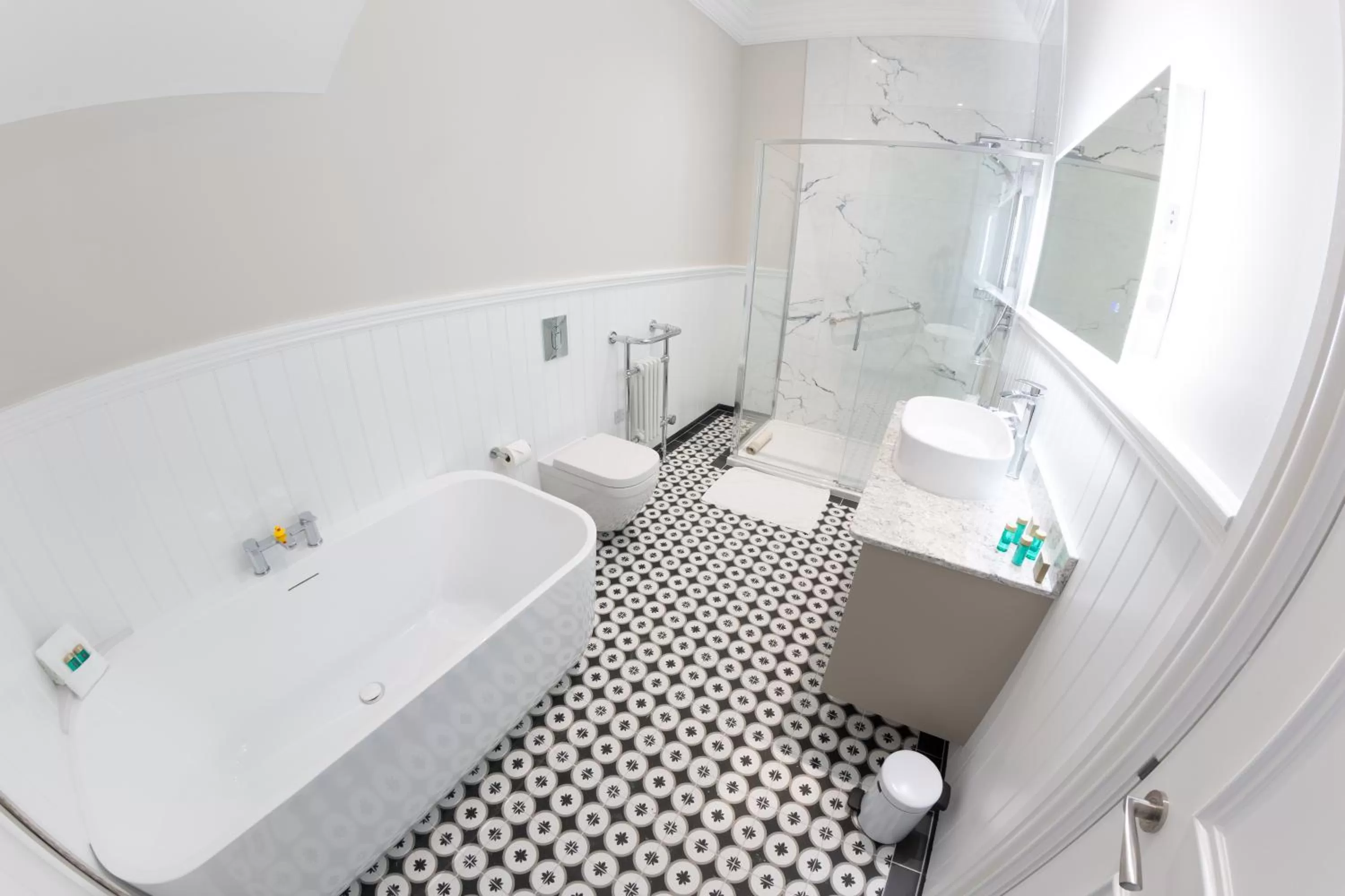 Shower in Commodore Hotel