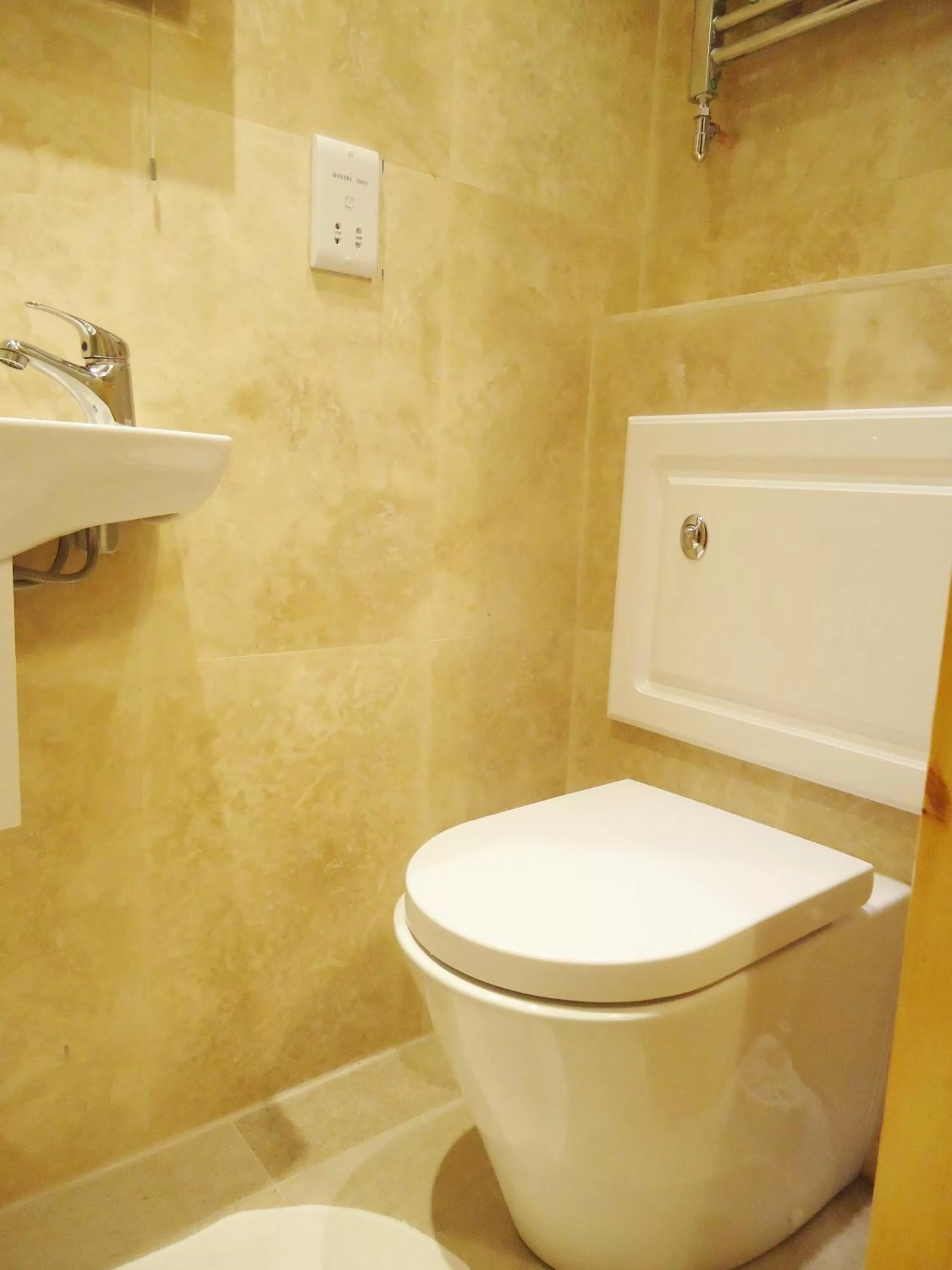 Bathroom in Hour Glass Hotel