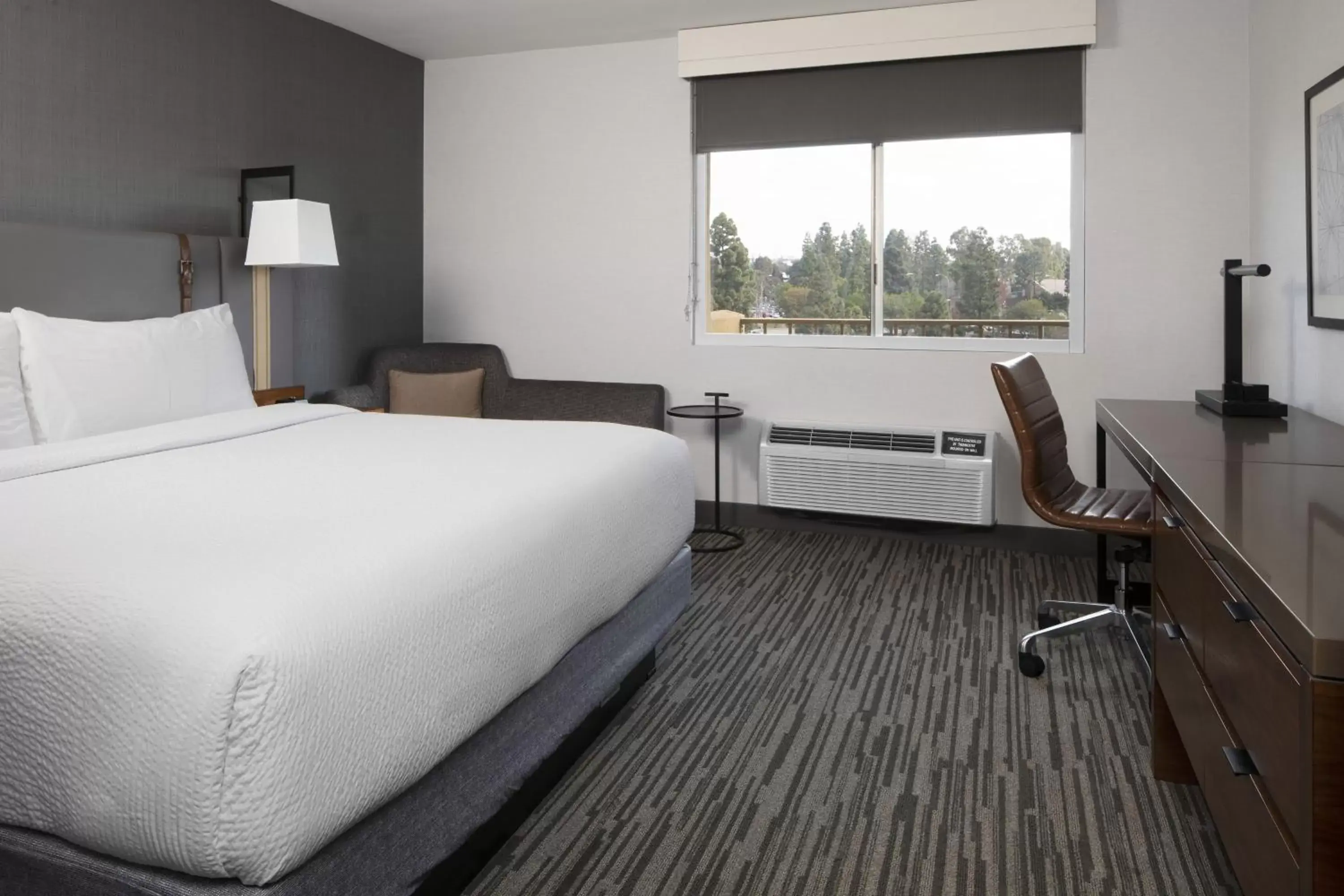 King Room with Adapted Tub - Mobility and Hearing Accessible in Four Points by Sheraton Los Angeles Westside King Room with Adapted Tub - Mobility and Hearing Accessible in Four Points by Sheraton Los Angeles Westside