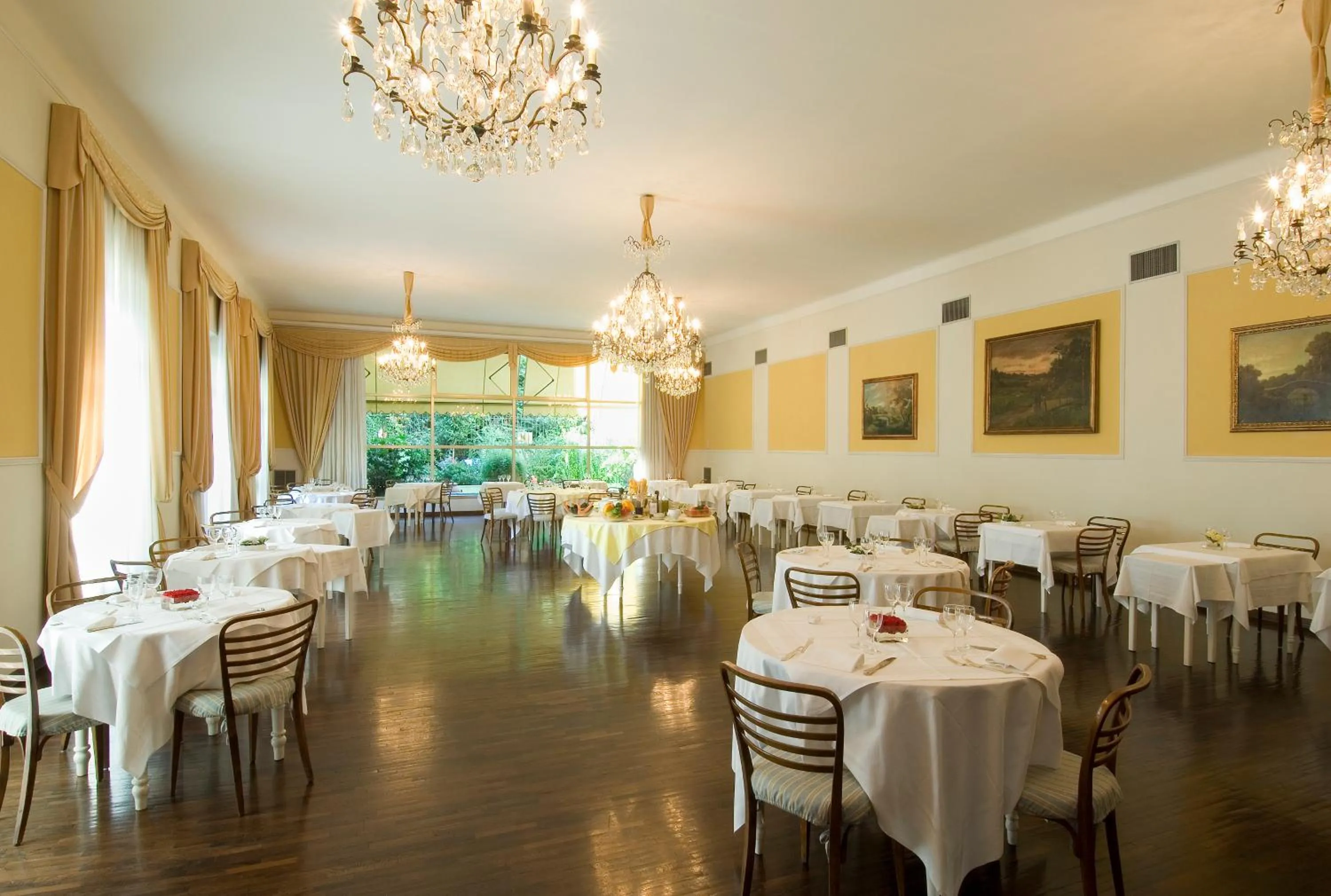 Restaurant/places to eat in HG Hotel Cappelli