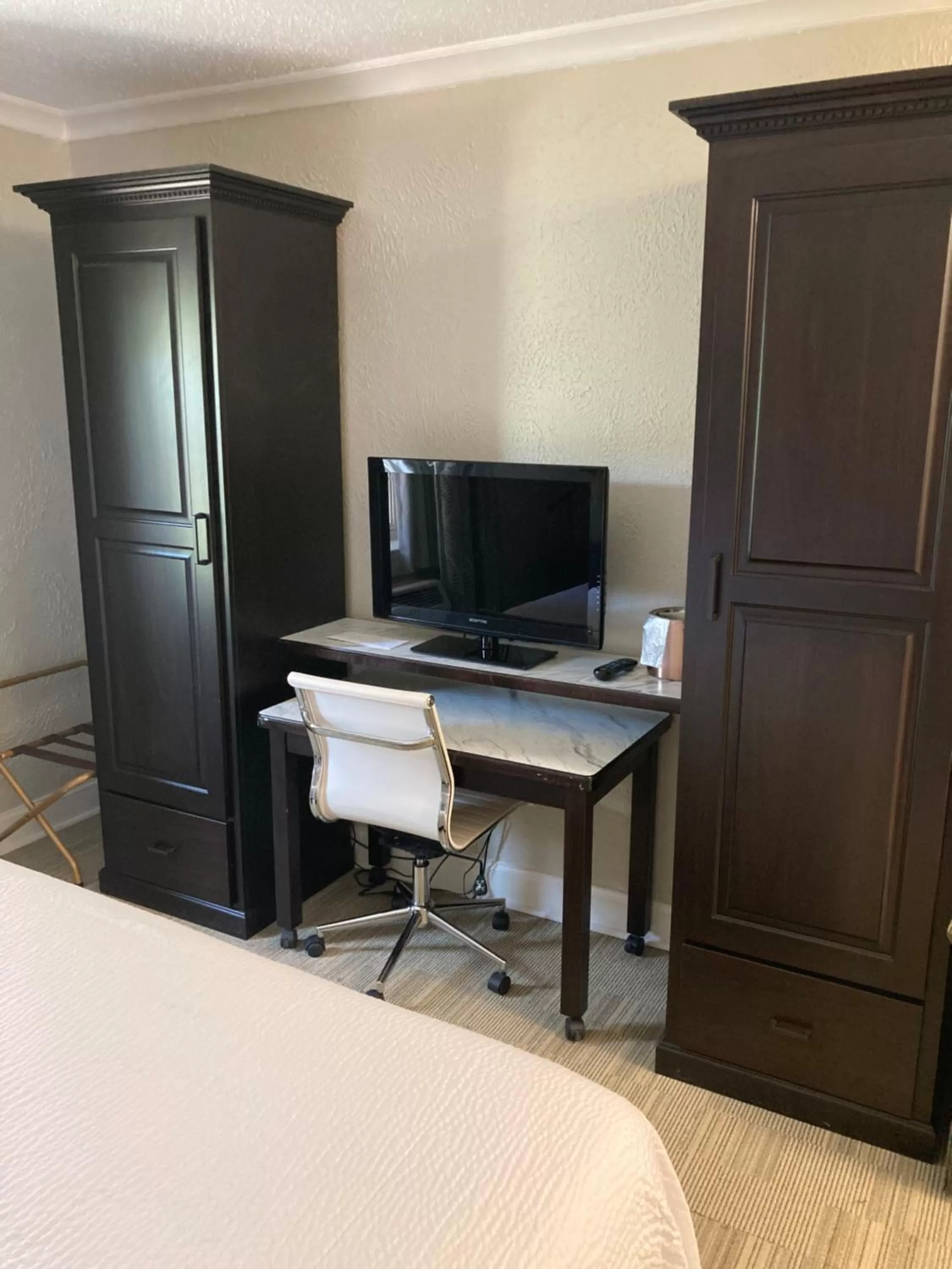 Bed in The Aurora Inn Hotel and Event Center