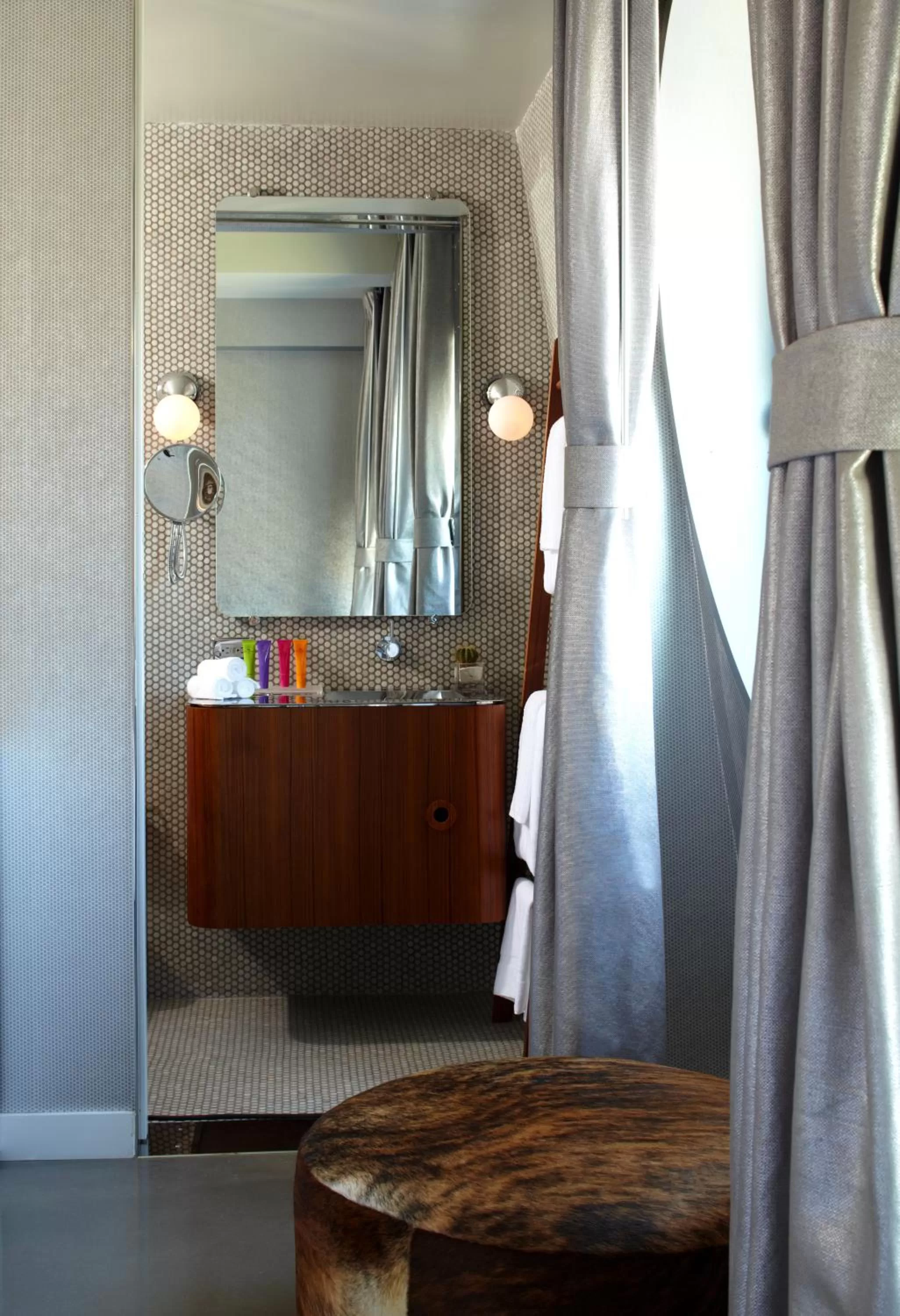 Bathroom in Dream Downtown, by Hyatt