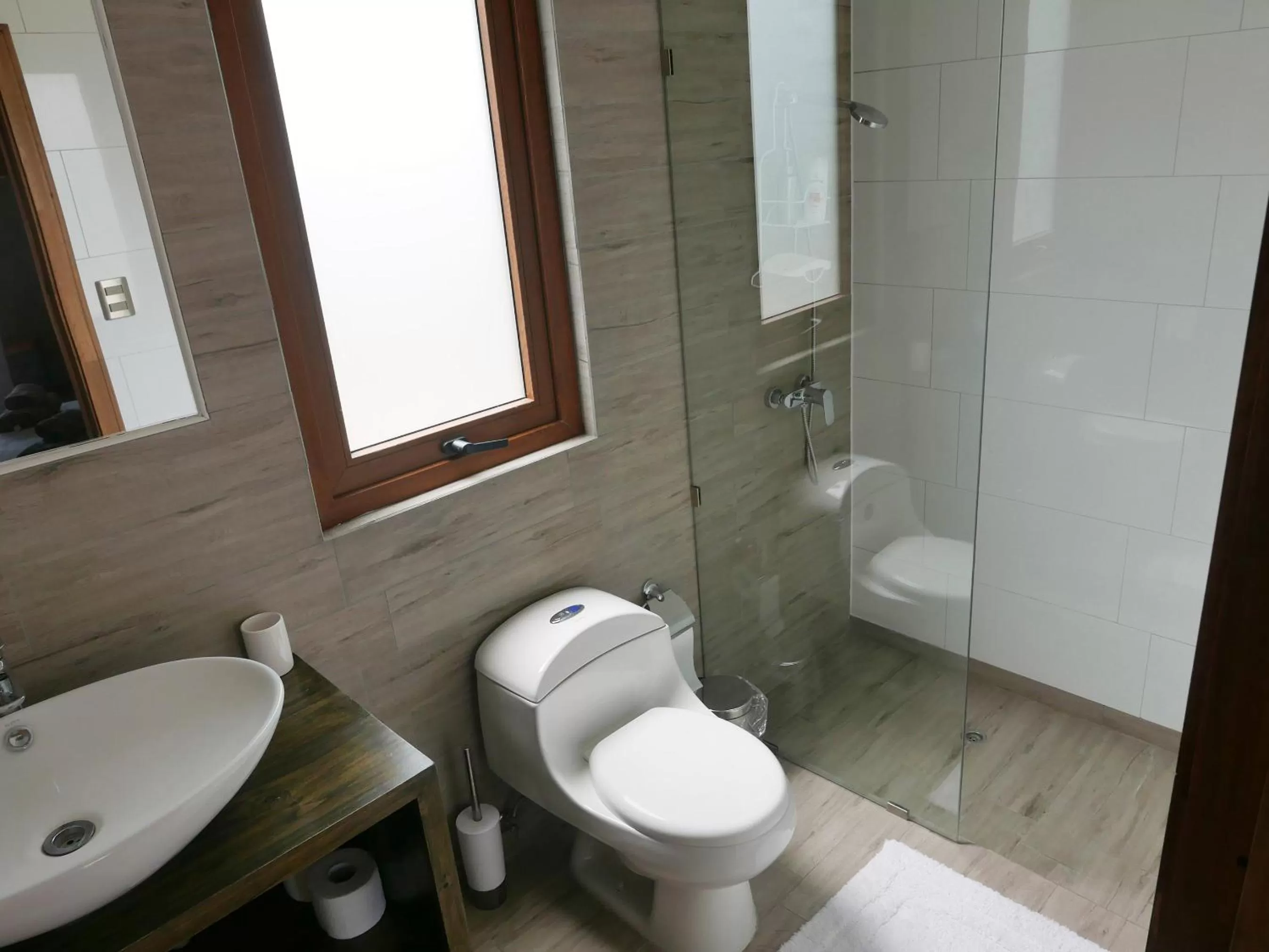 Shower in Callihue Lodge