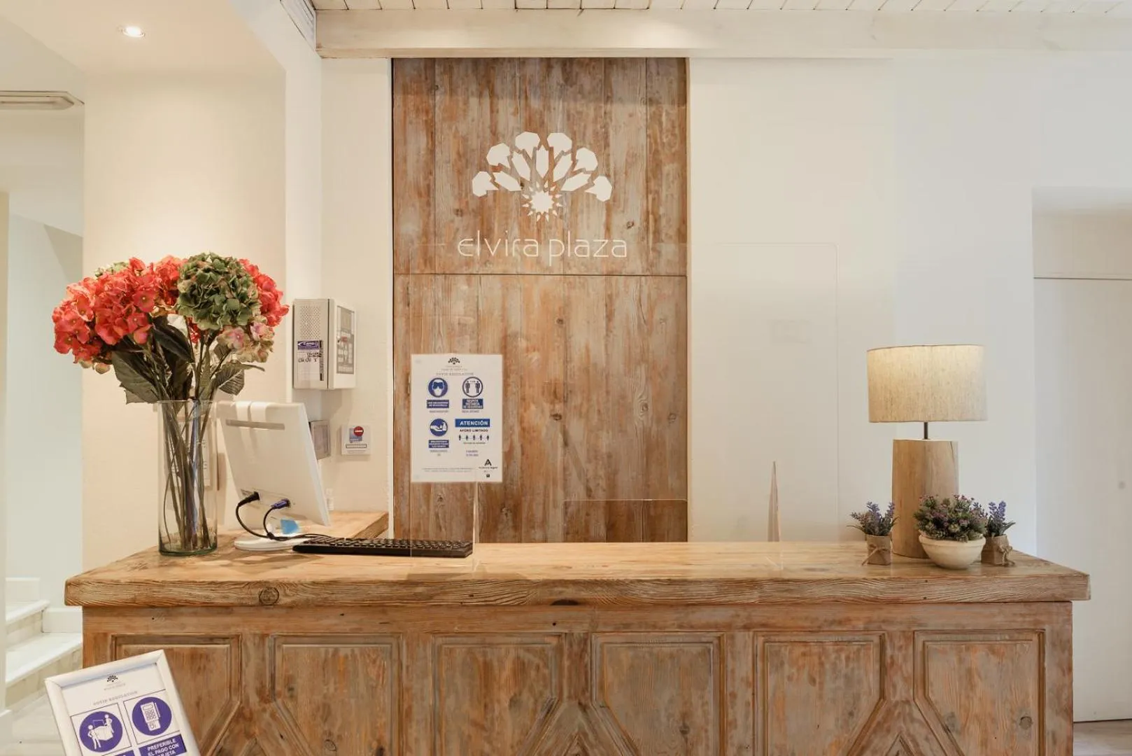 Lobby or reception in Hotel Boutique Elvira Plaza