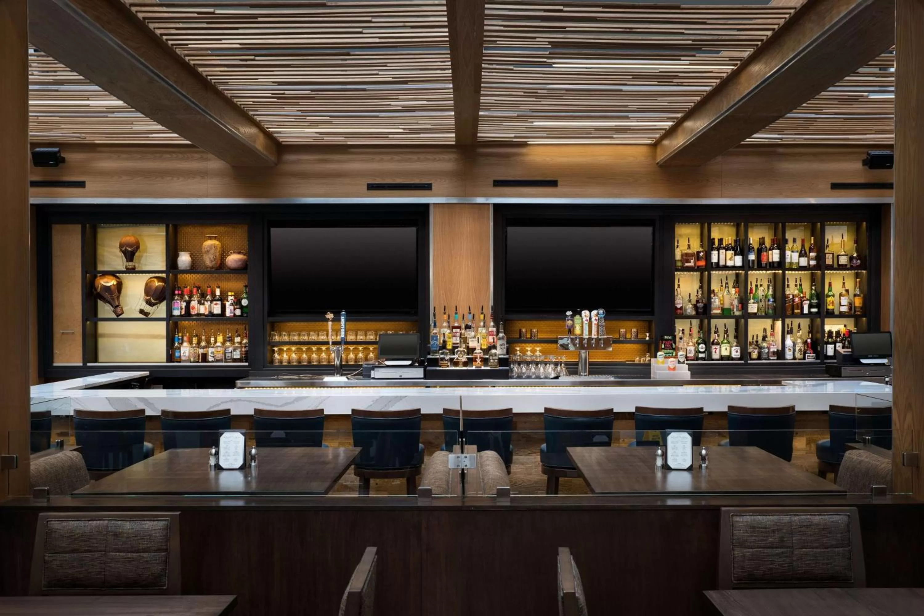 Lounge or bar in Embassy Suites by Hilton Austin Central