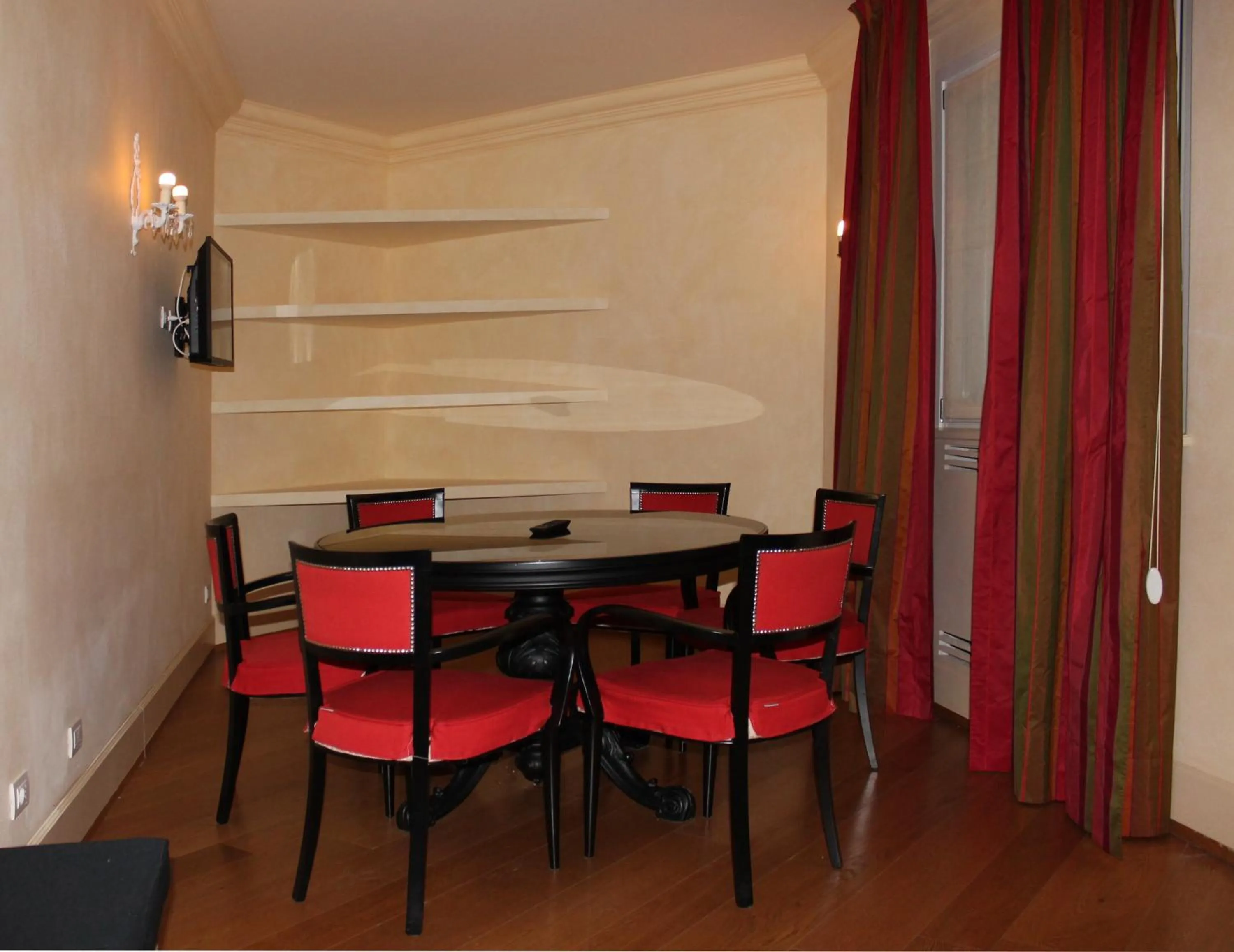 Business facilities in Siri Hotel