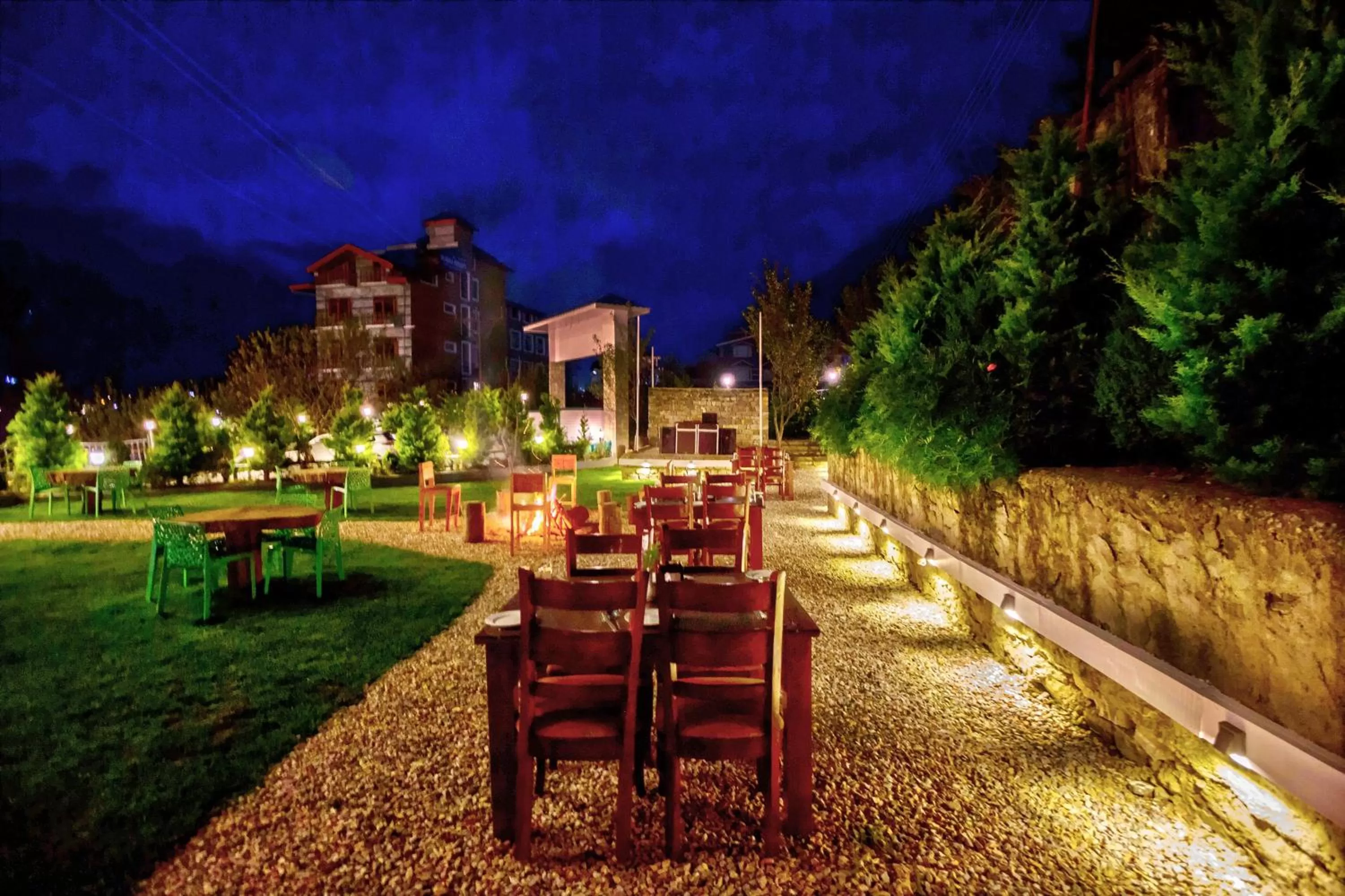 Night in Snow City's Montana Blues Resort Manali - Heated & Air-Cooled Stay