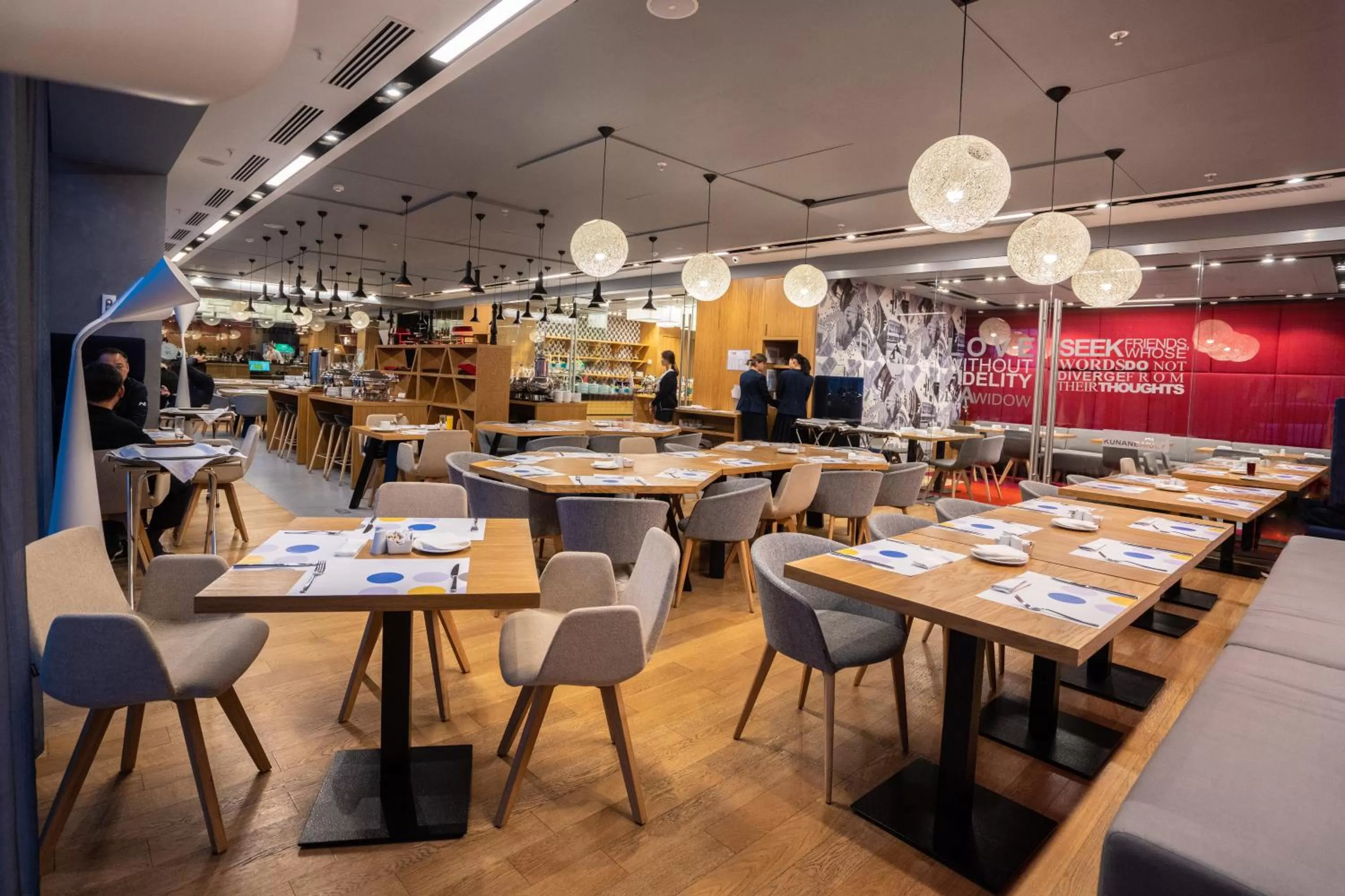 Restaurant/places to eat in Novotel Almaty City Center