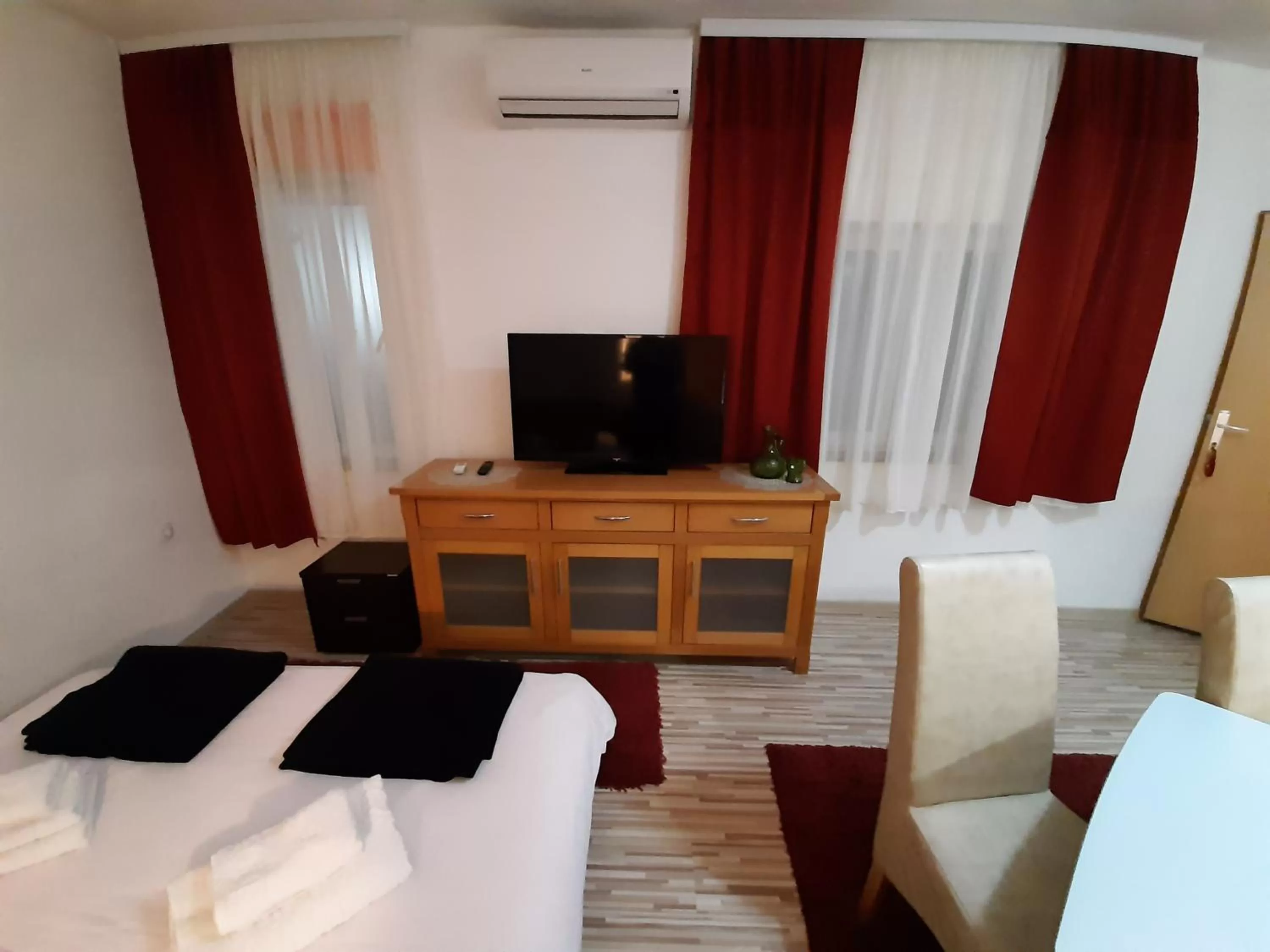 TV and multimedia, TV/Entertainment Center in Guest House Nana