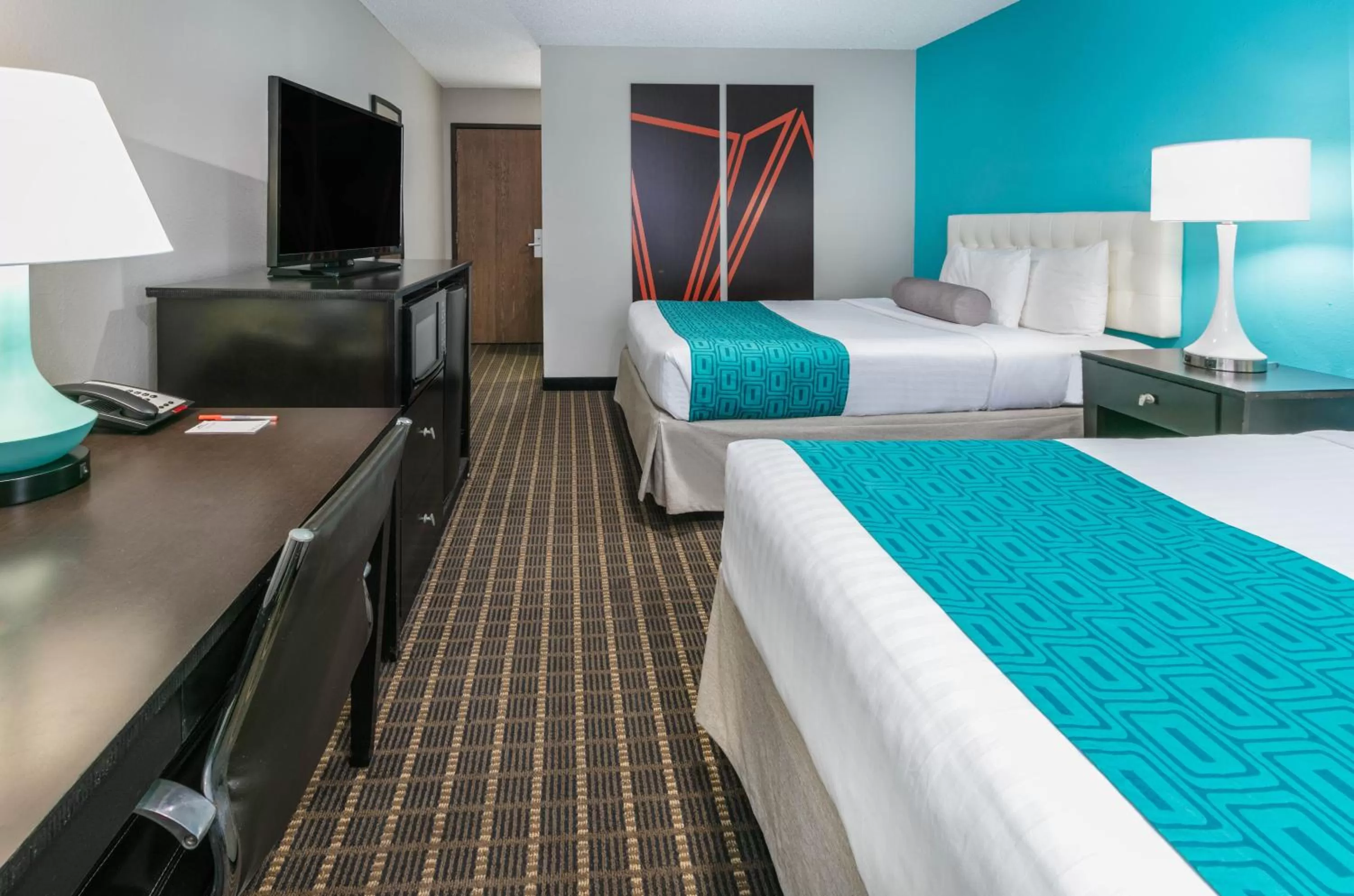 View (from property/room), Bed in Howard Johnson by Wyndham Near Schlitterbahn