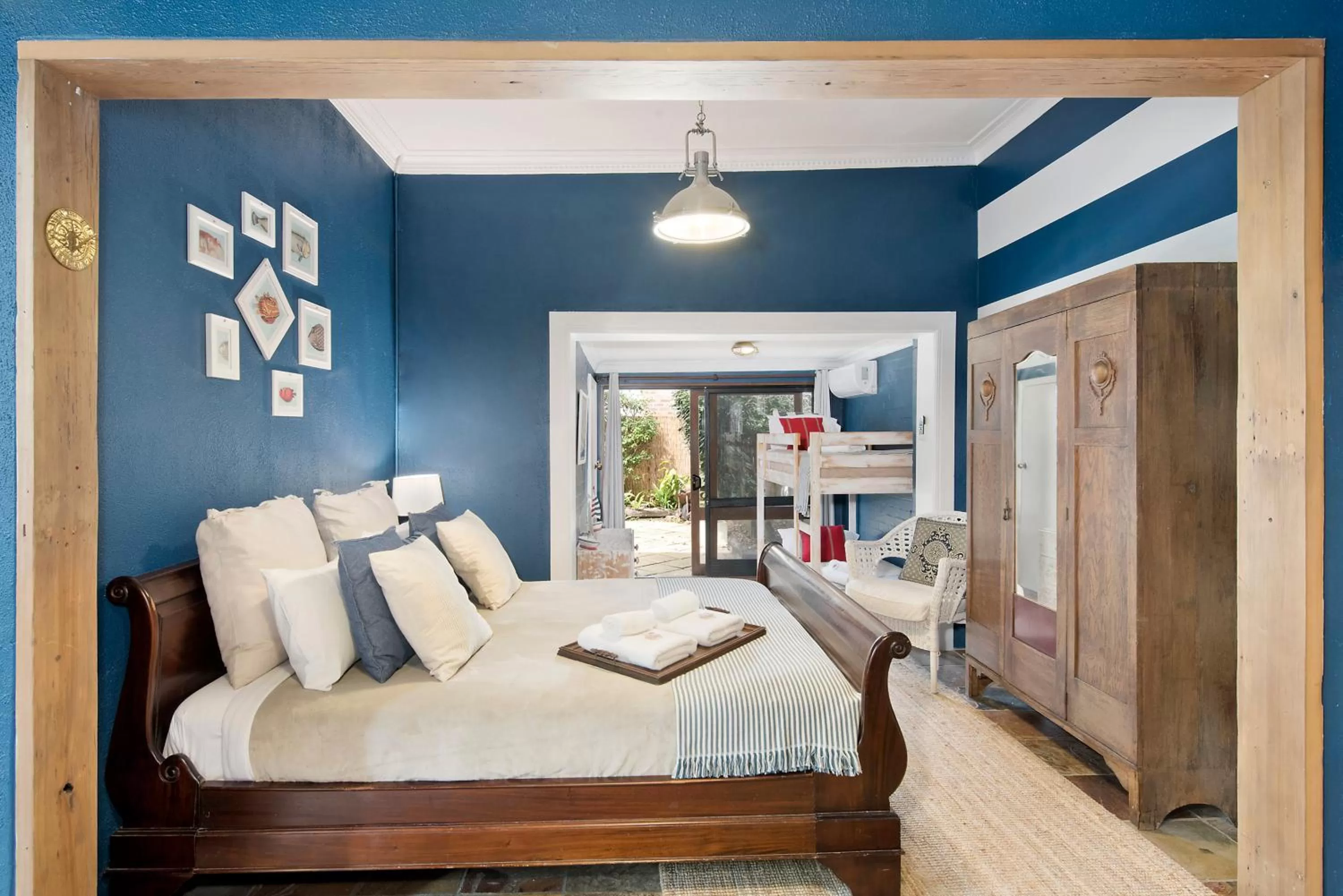 Bed in Manly Waves Studios & Apartments