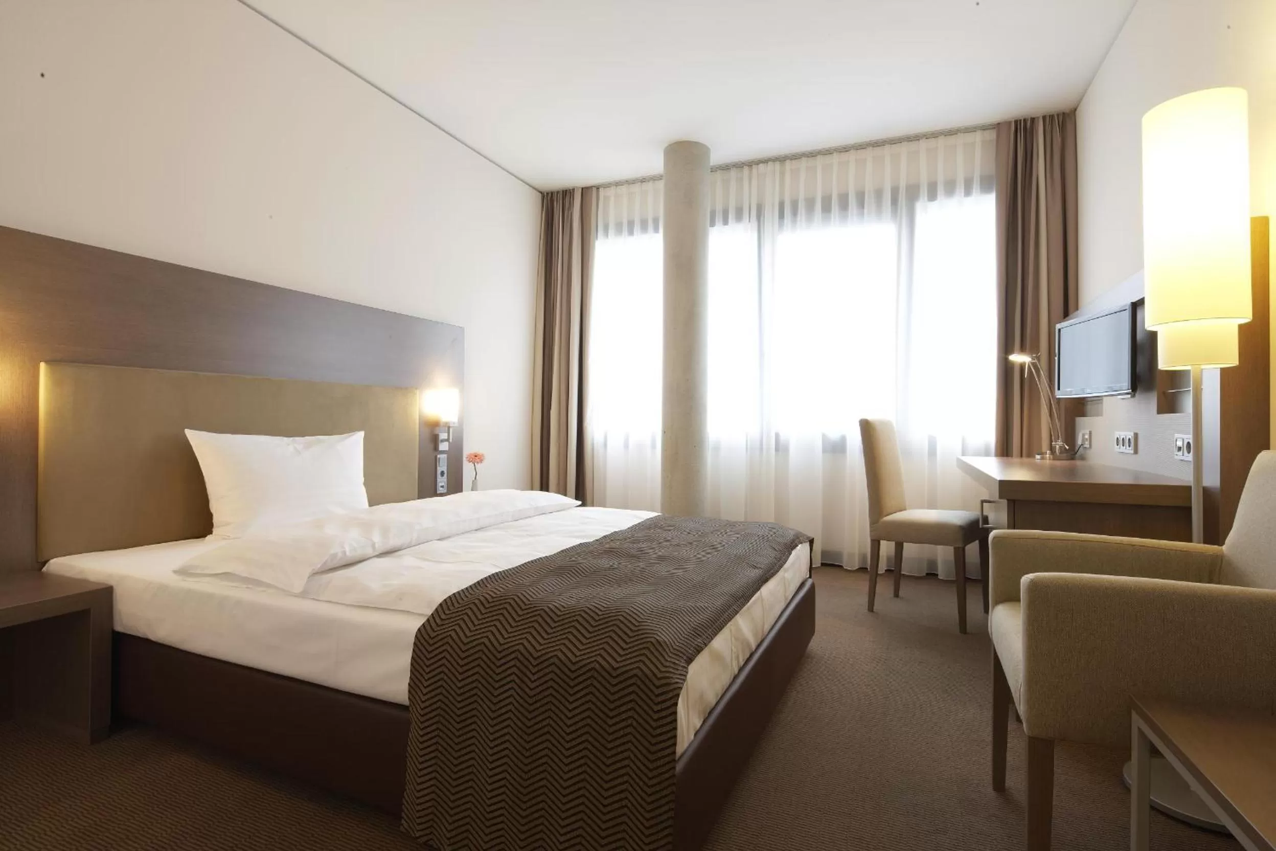 Photo of the whole room, Bed in IntercityHotel Mannheim