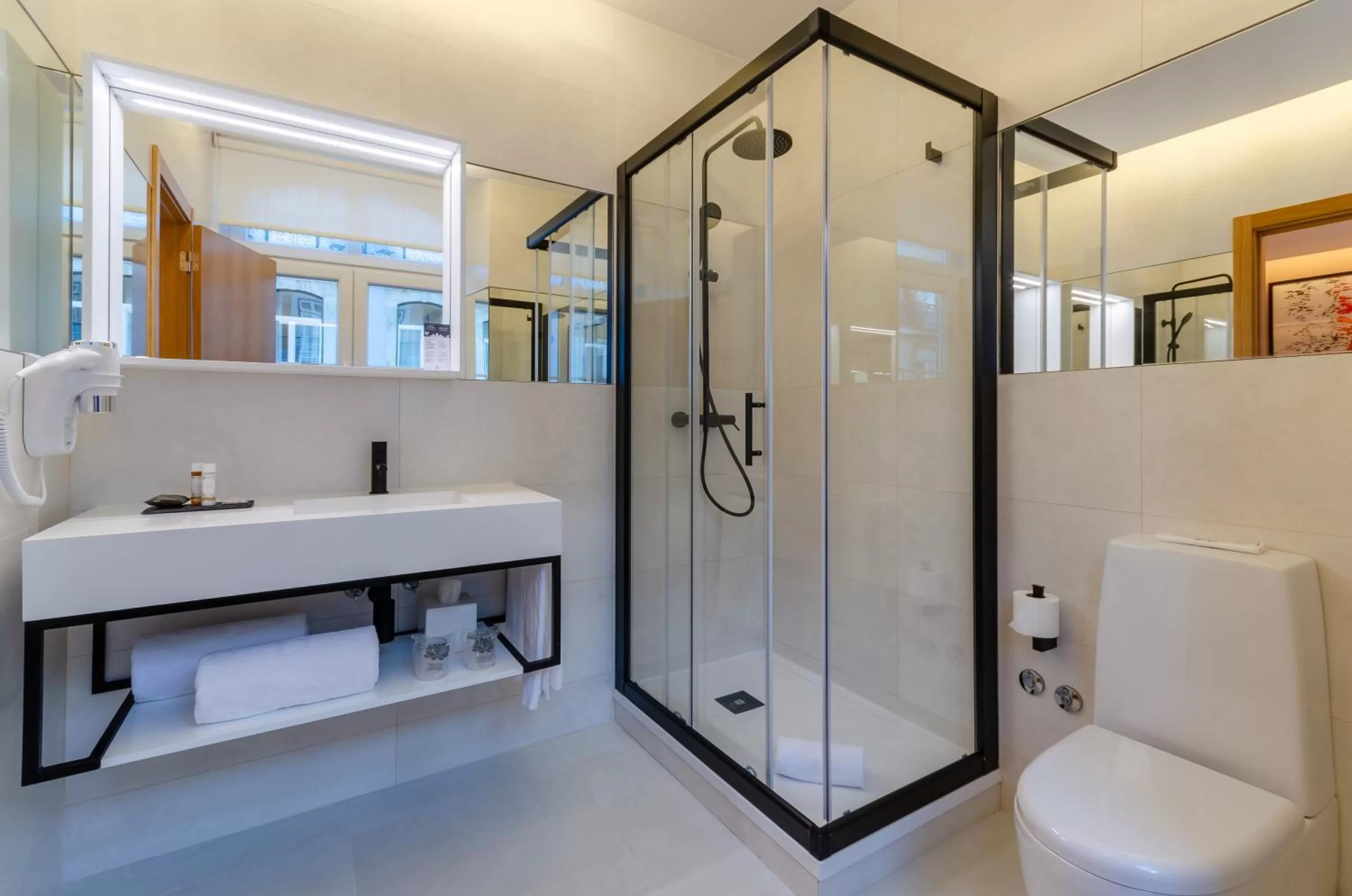 Bathroom in Rossio Plaza Hotel