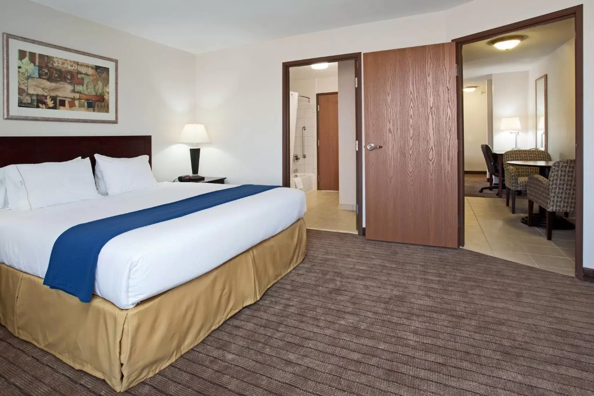 Executive King Room in Holiday Inn Express & Suites Buffalo, an IHG Hotel Executive King Room in Holiday Inn Express & Suites Buffalo, an IHG Hotel