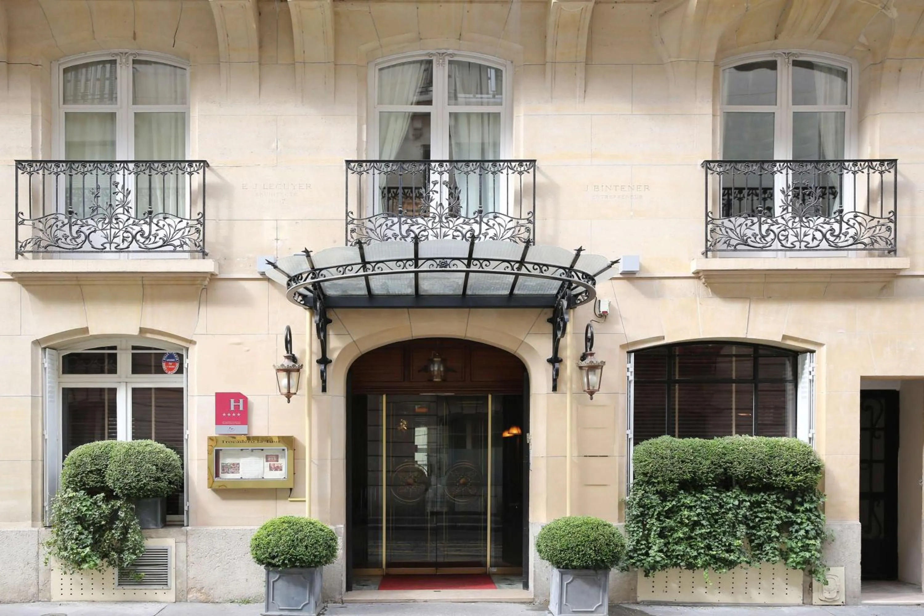 Property building in Best Western Premier Trocadero La Tour