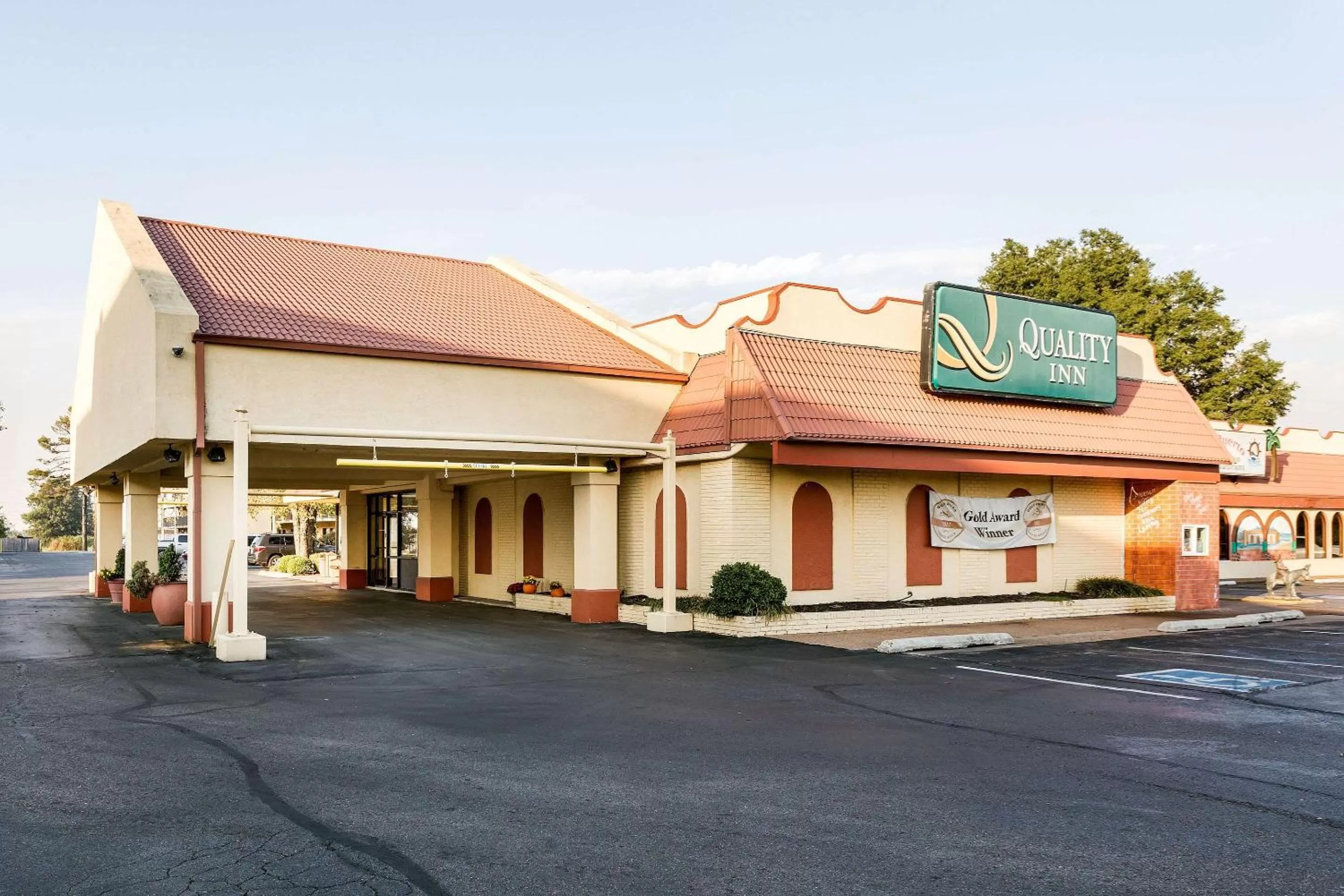 Property building in Quality Inn Blytheville