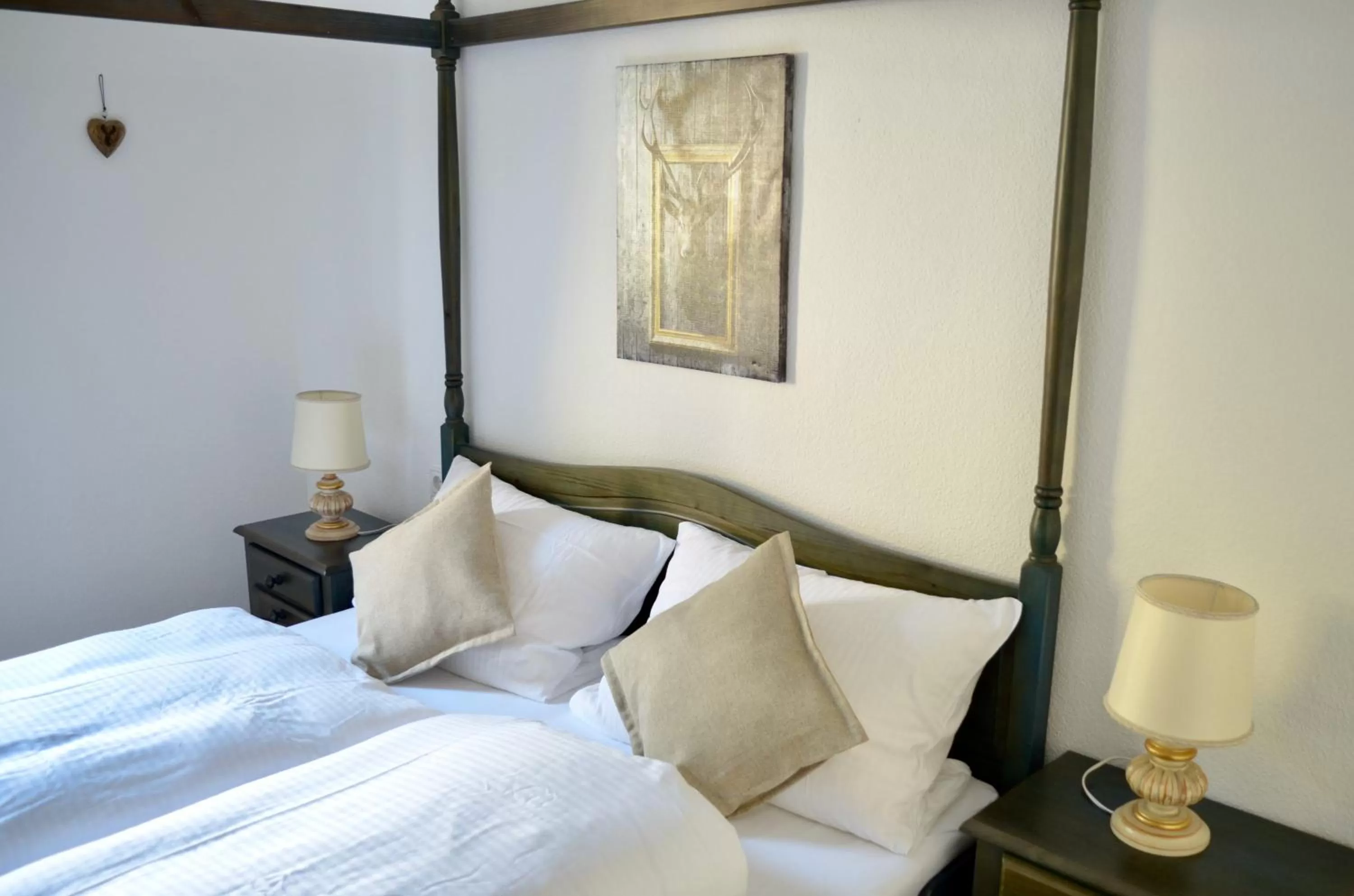 Bed in Pension und Ferienwohnung Frech