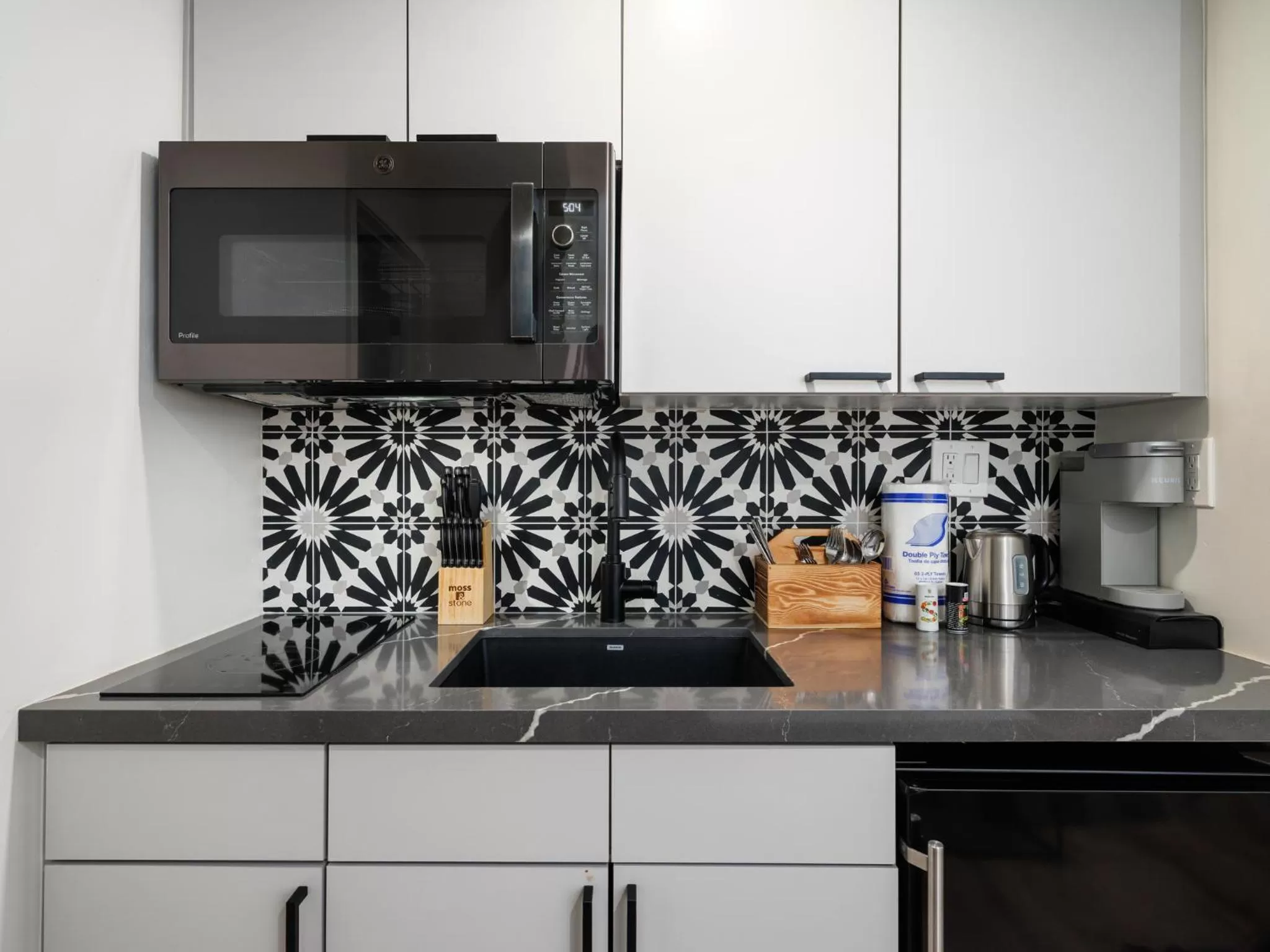 Coffee/tea facilities in The Marbella