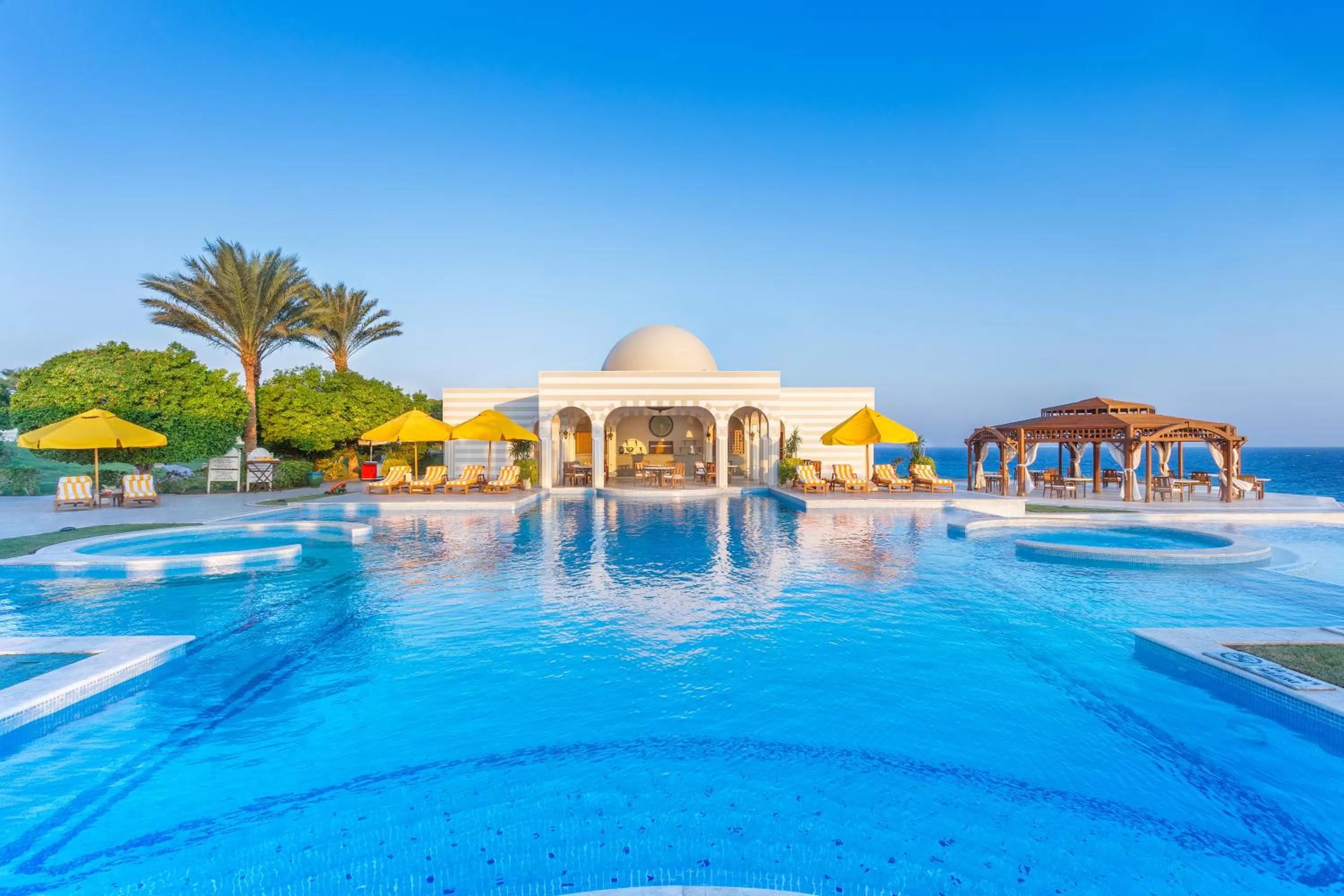 Swimming pool in The Oberoi Beach Resort, Sahl Hasheesh