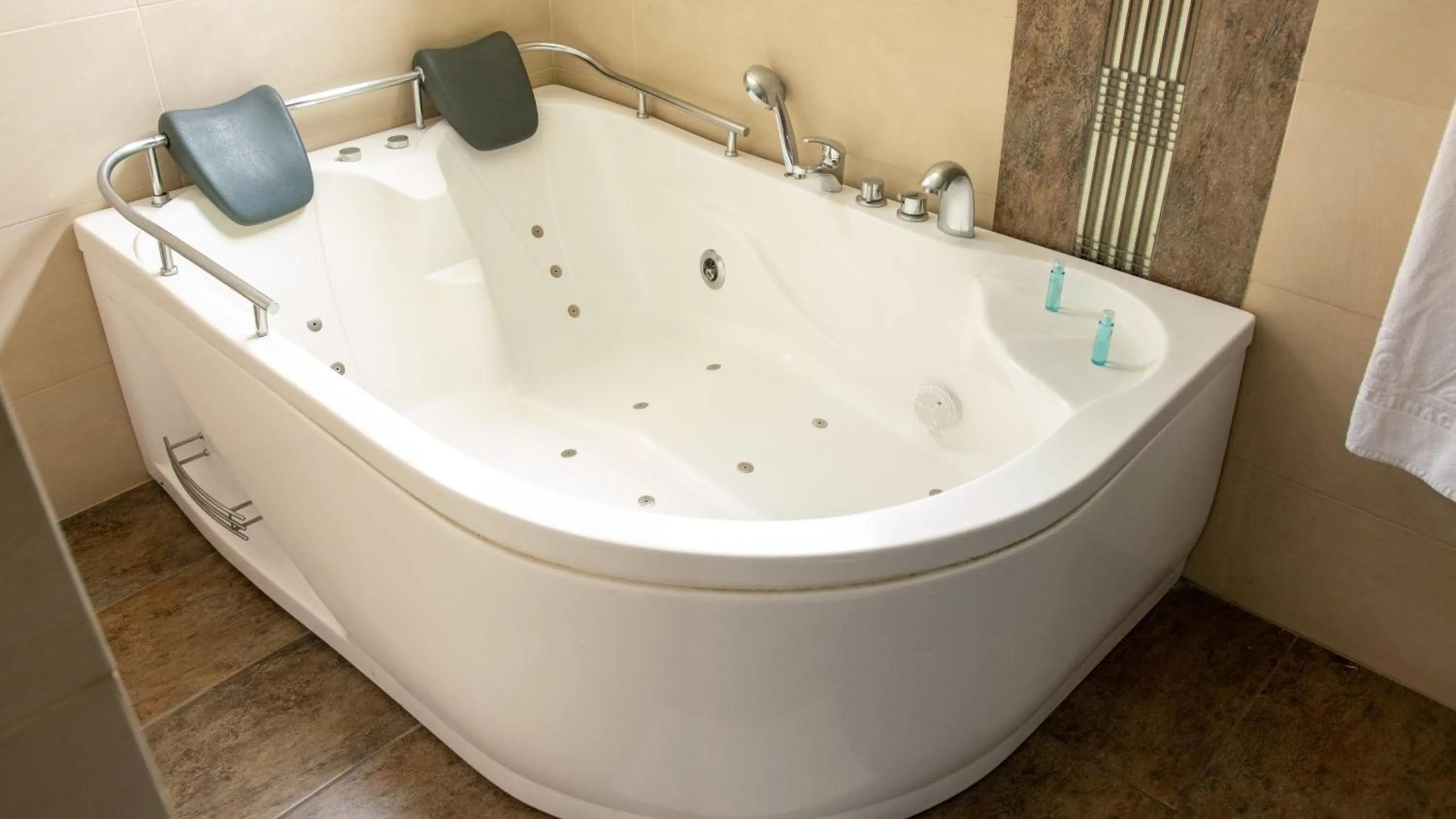 Hot Tub in Hotel San Juan Internacional