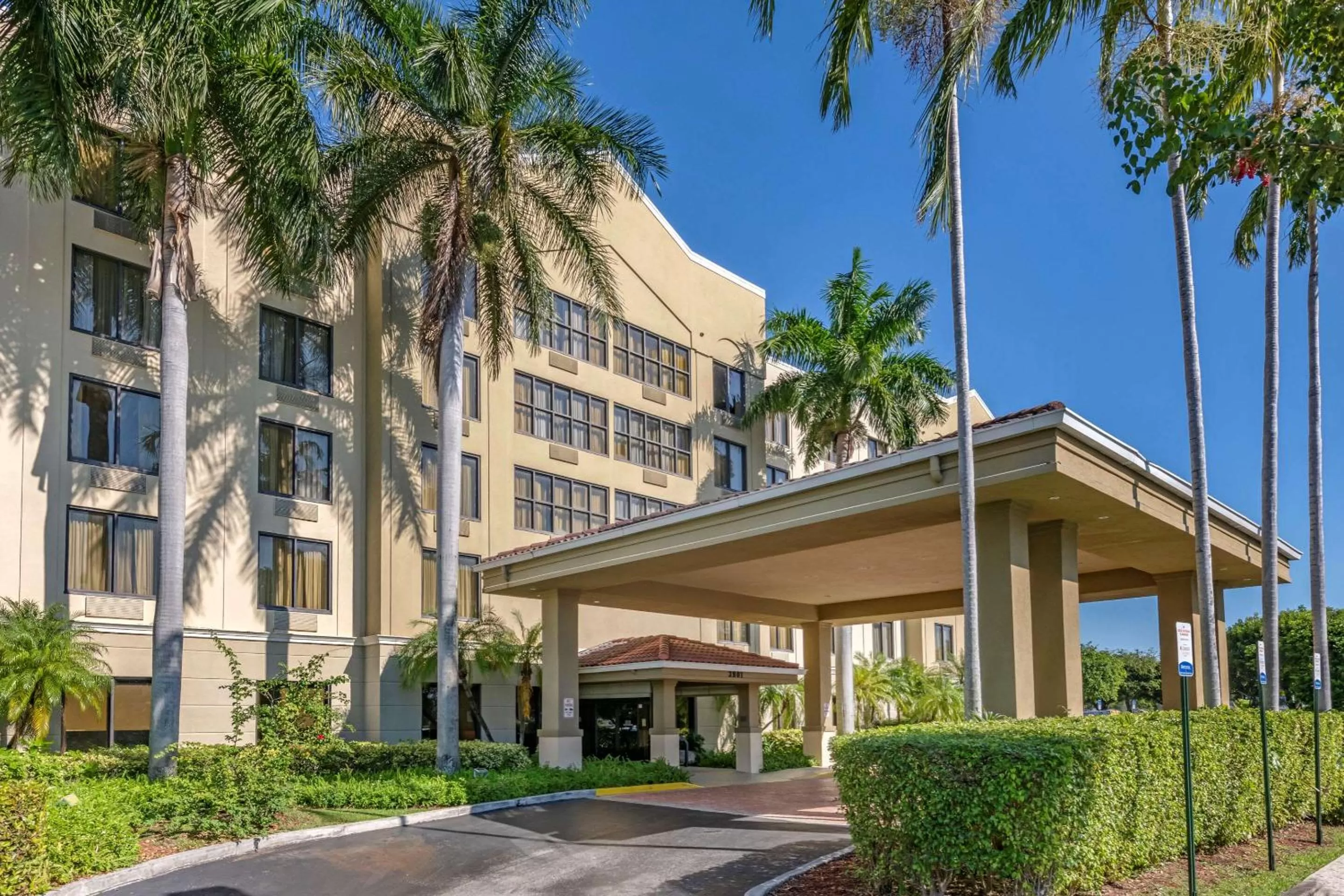 Property building in Comfort Suites Miami - Kendall