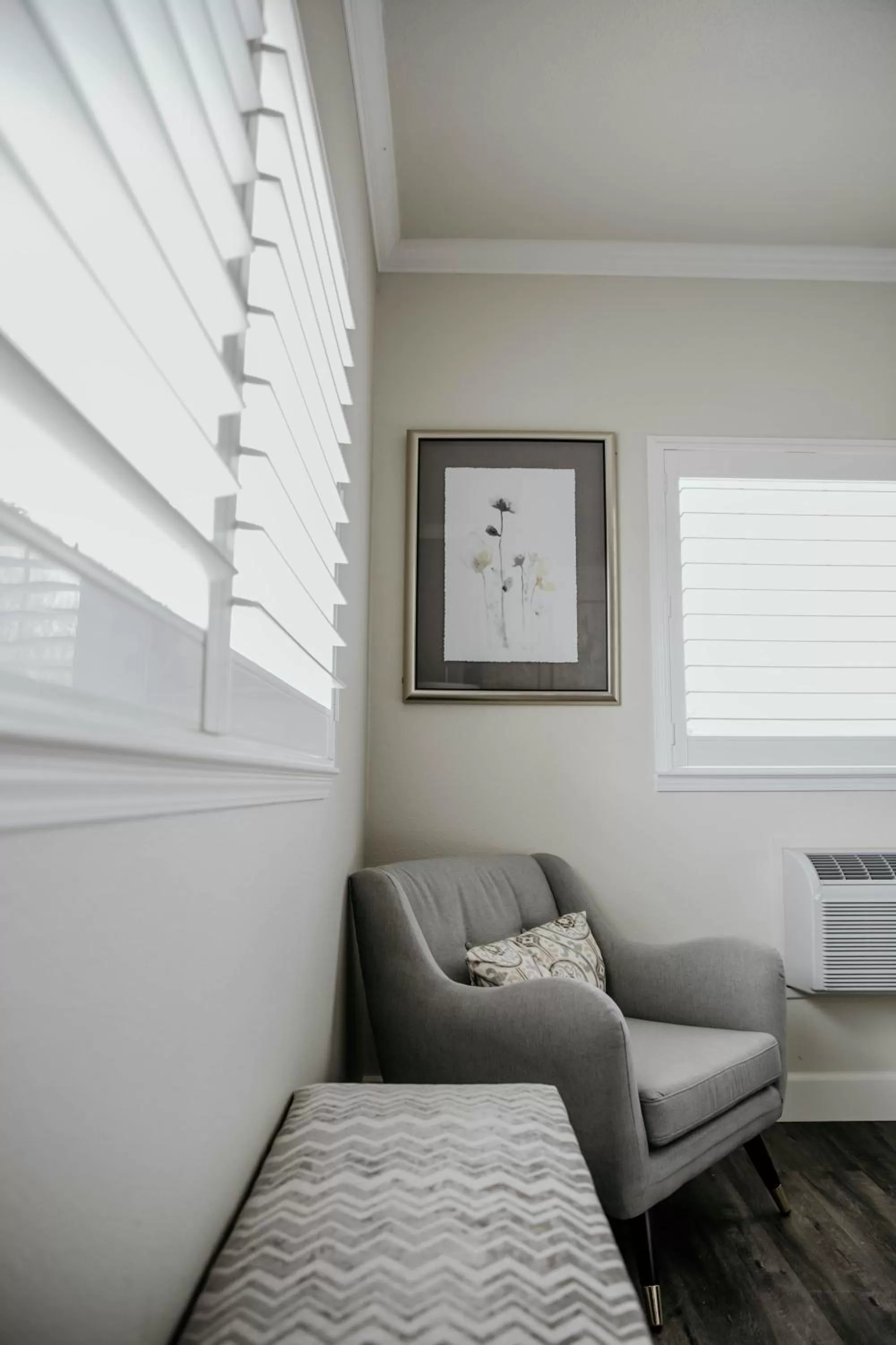 Living room in Geyserville Inn