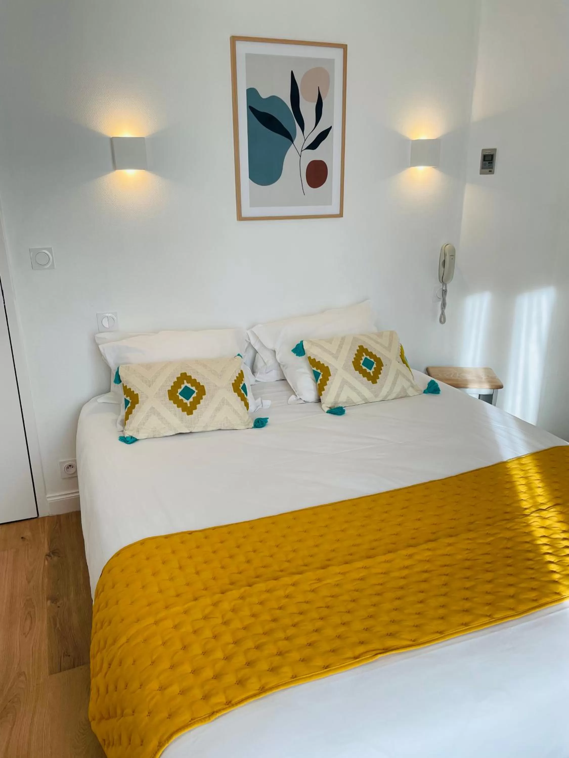 Bed in Hôtel Porte Mars - Reims Gare Centre Arena