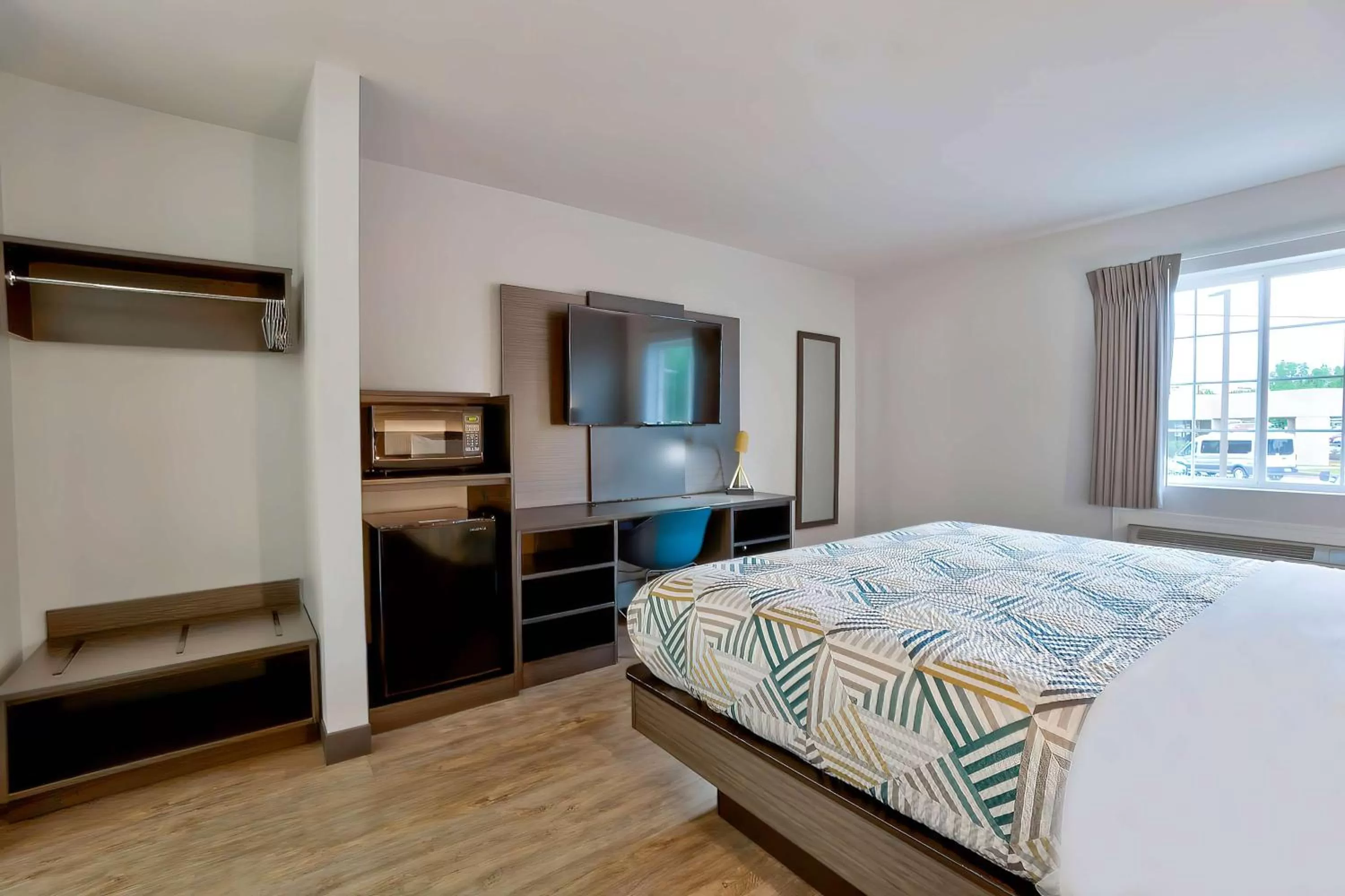 Bedroom, Bed in Motel 6 Tulsa, Ok - Central