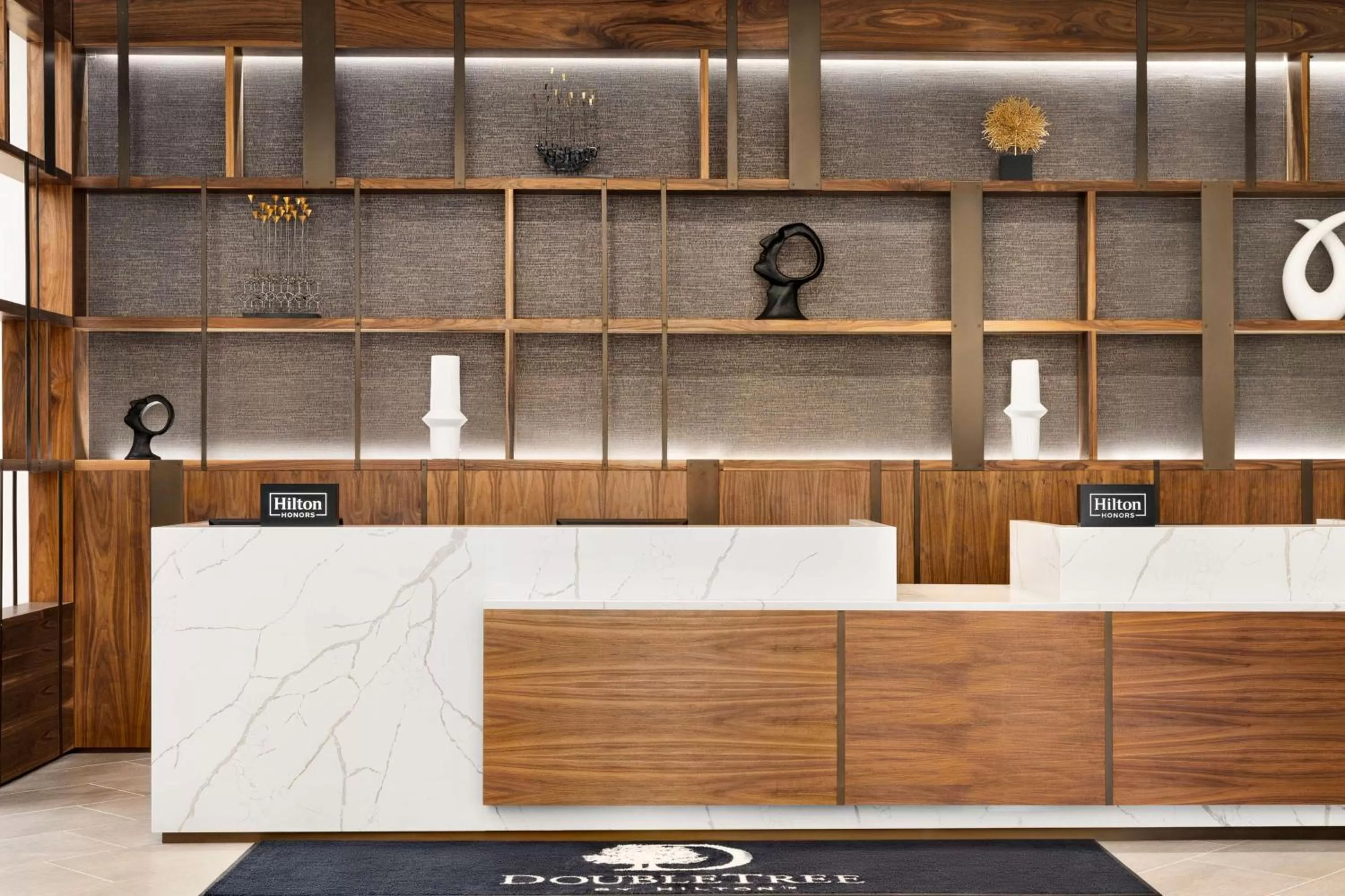 Lobby or reception in Doubletree By Hilton Columbus Dublin