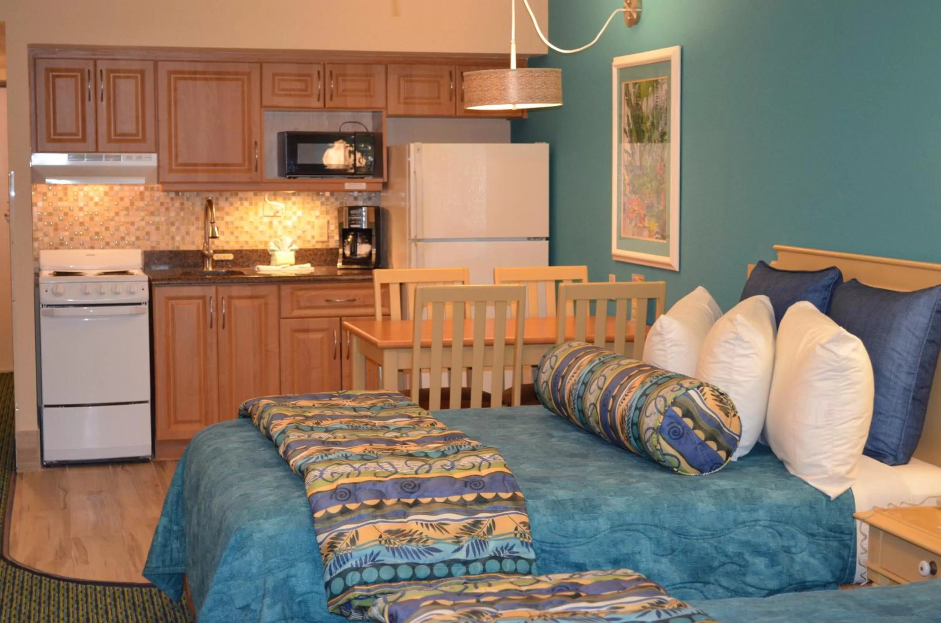 Kitchen or kitchenette in Sun Viking Lodge - Daytona Beach