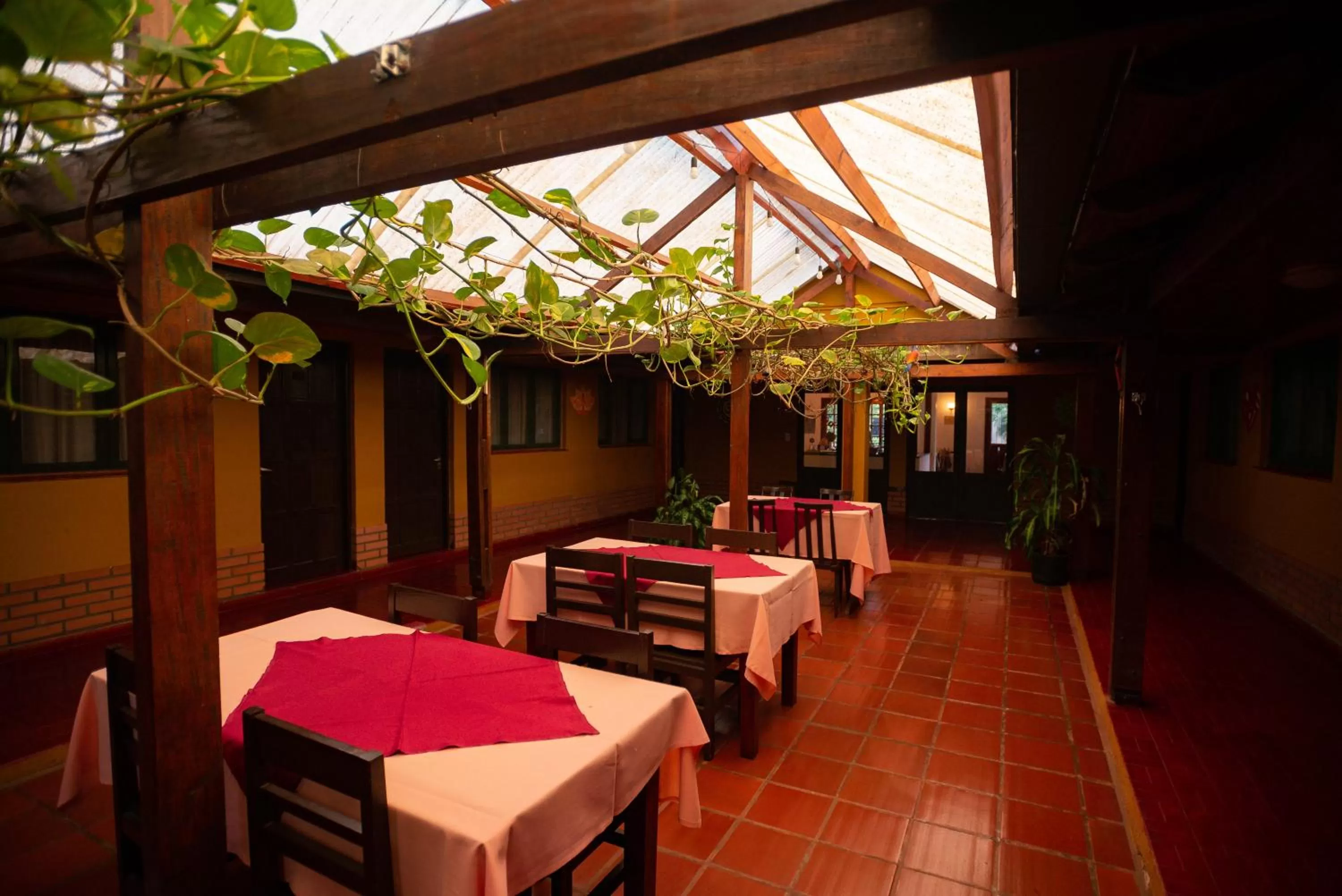Restaurant/places to eat in Hosteria Los Helechos