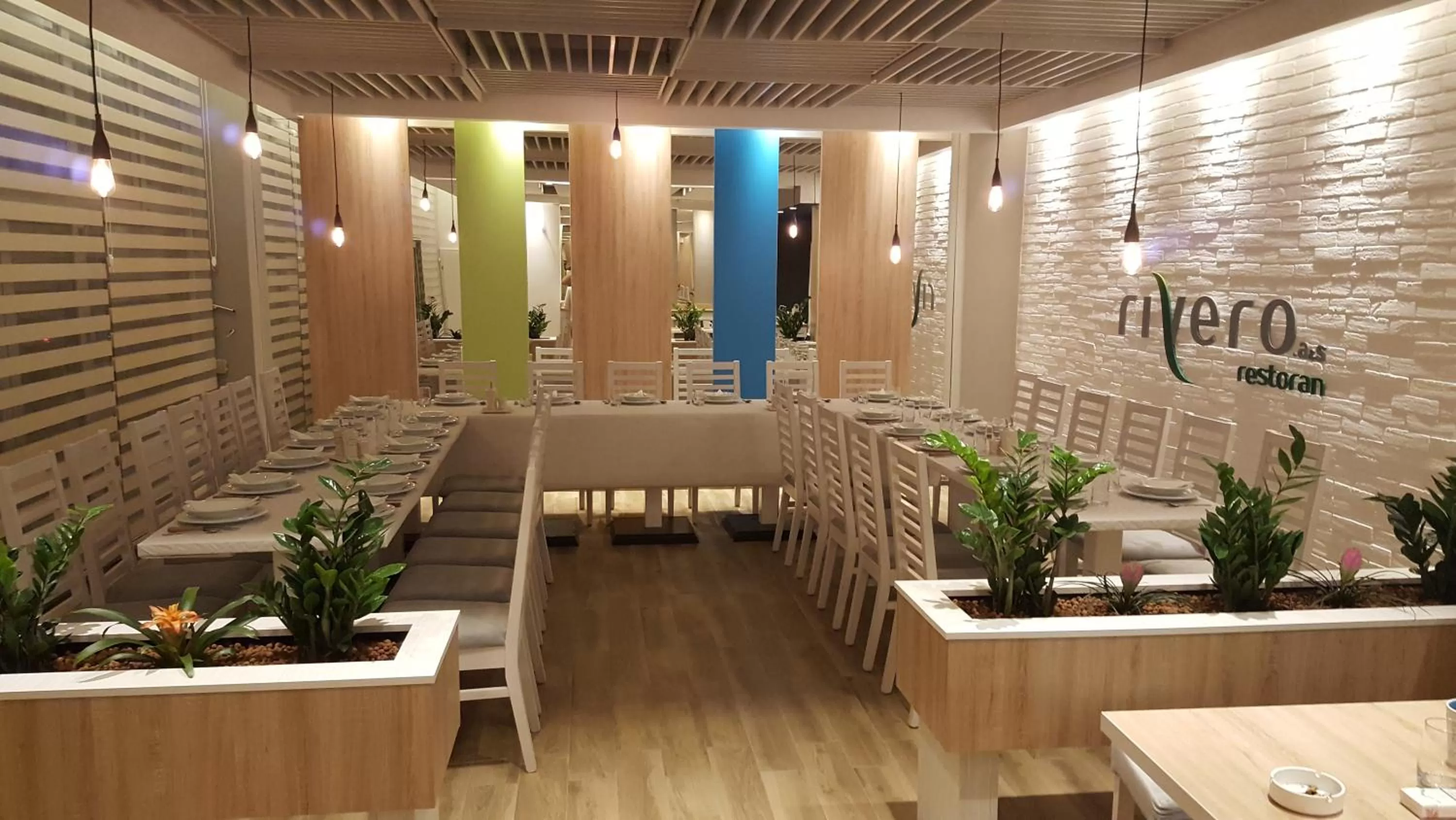 Restaurant/Places to Eat in Hotel Rivero A&S