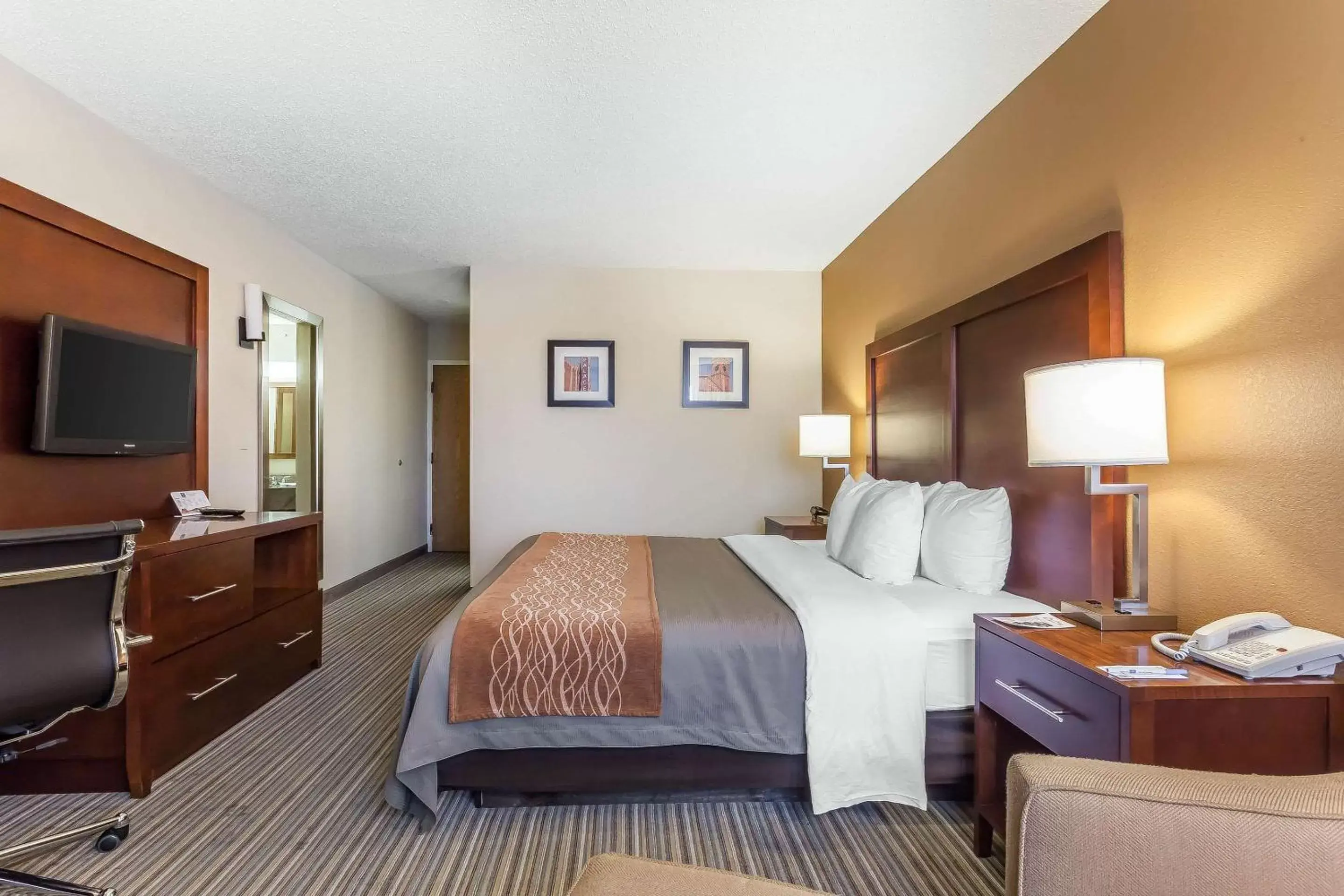 Queen Room - Disability Access - Non-Smoking in Comfort Inn - Hall of Fame Queen Room - Disability Access - Non-Smoking in Comfort Inn - Hall of Fame