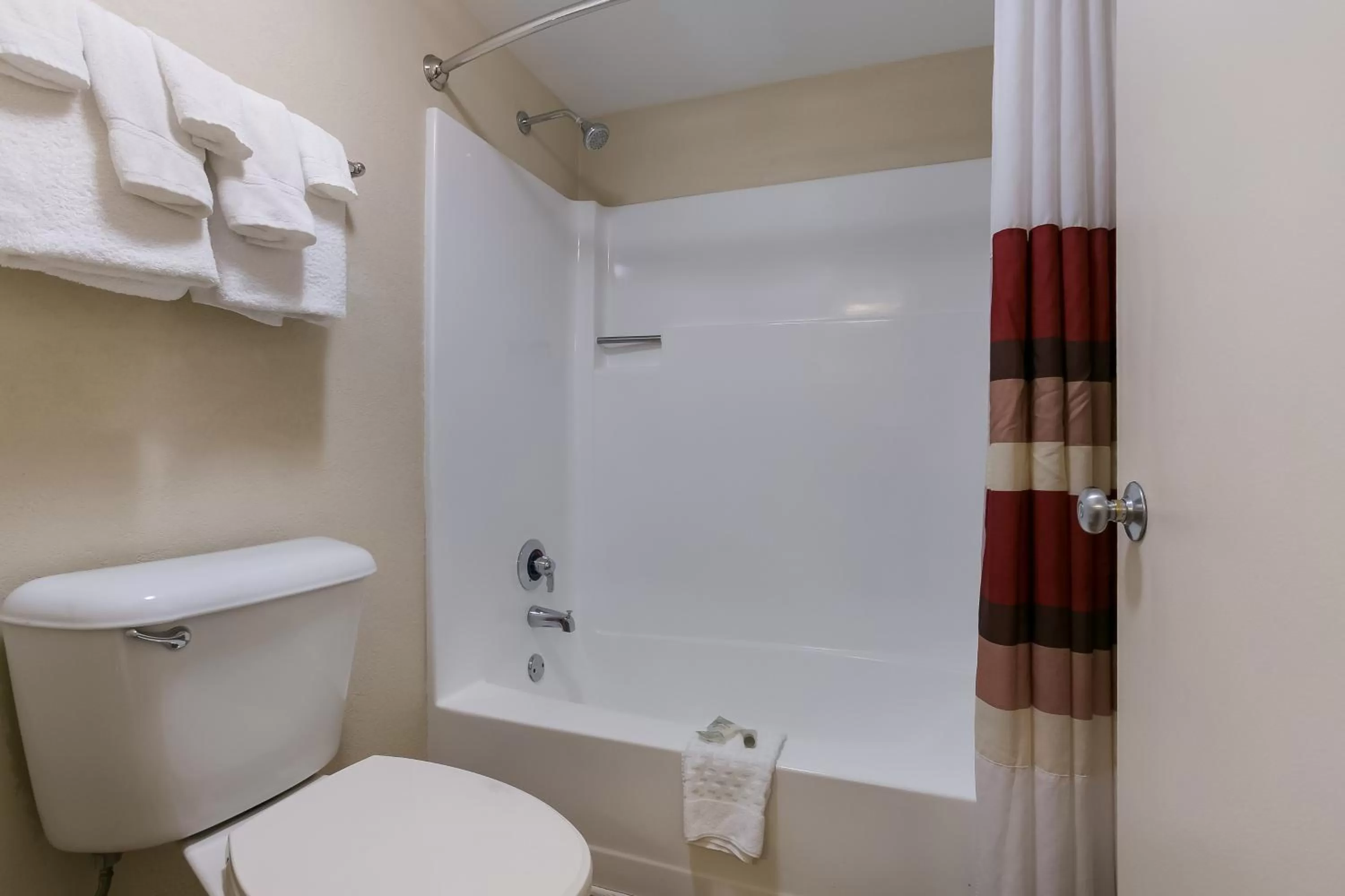 Bathroom in Red Roof Inn Hershey