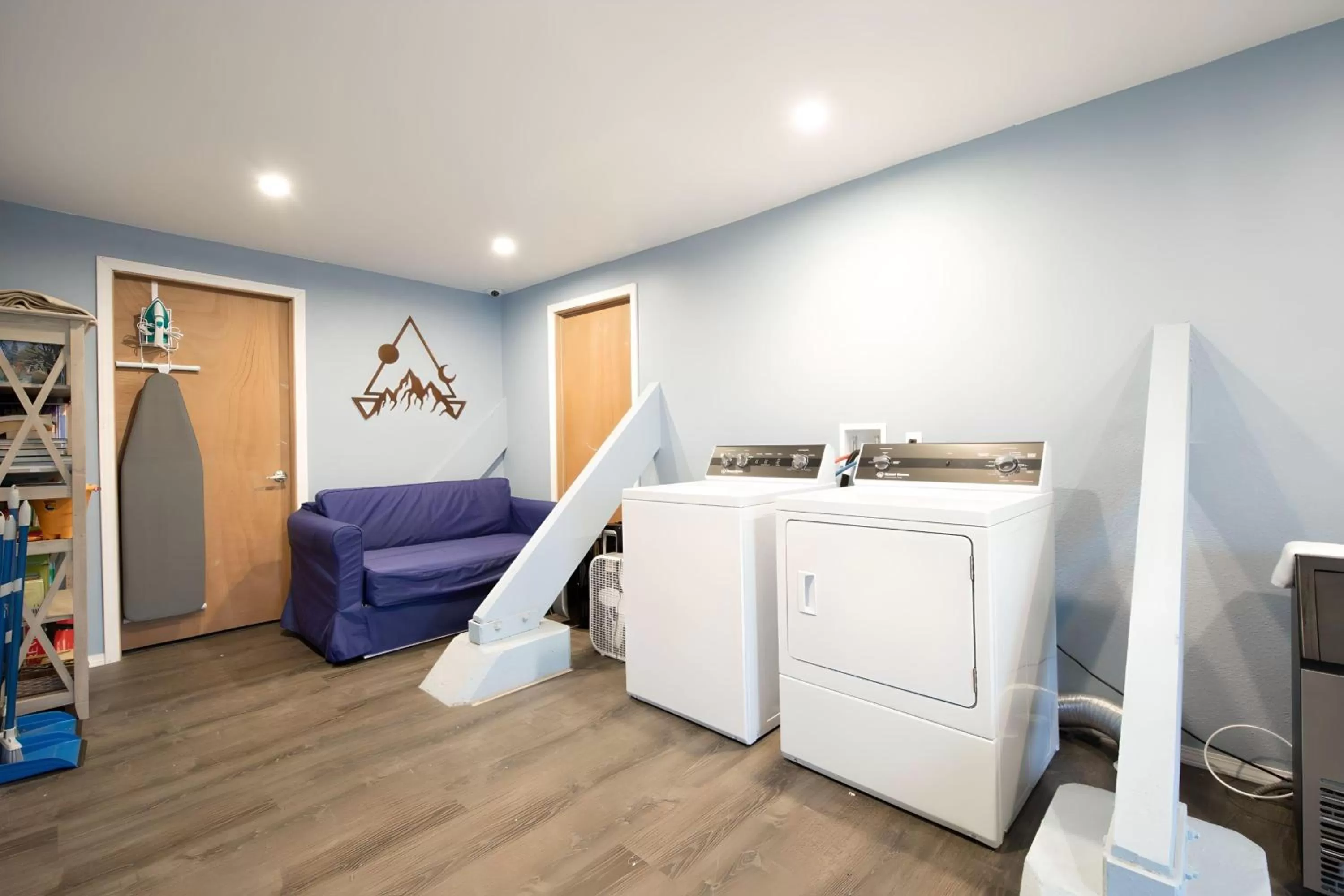 laundry, Kitchen/Kitchenette in Wanderlust Inn