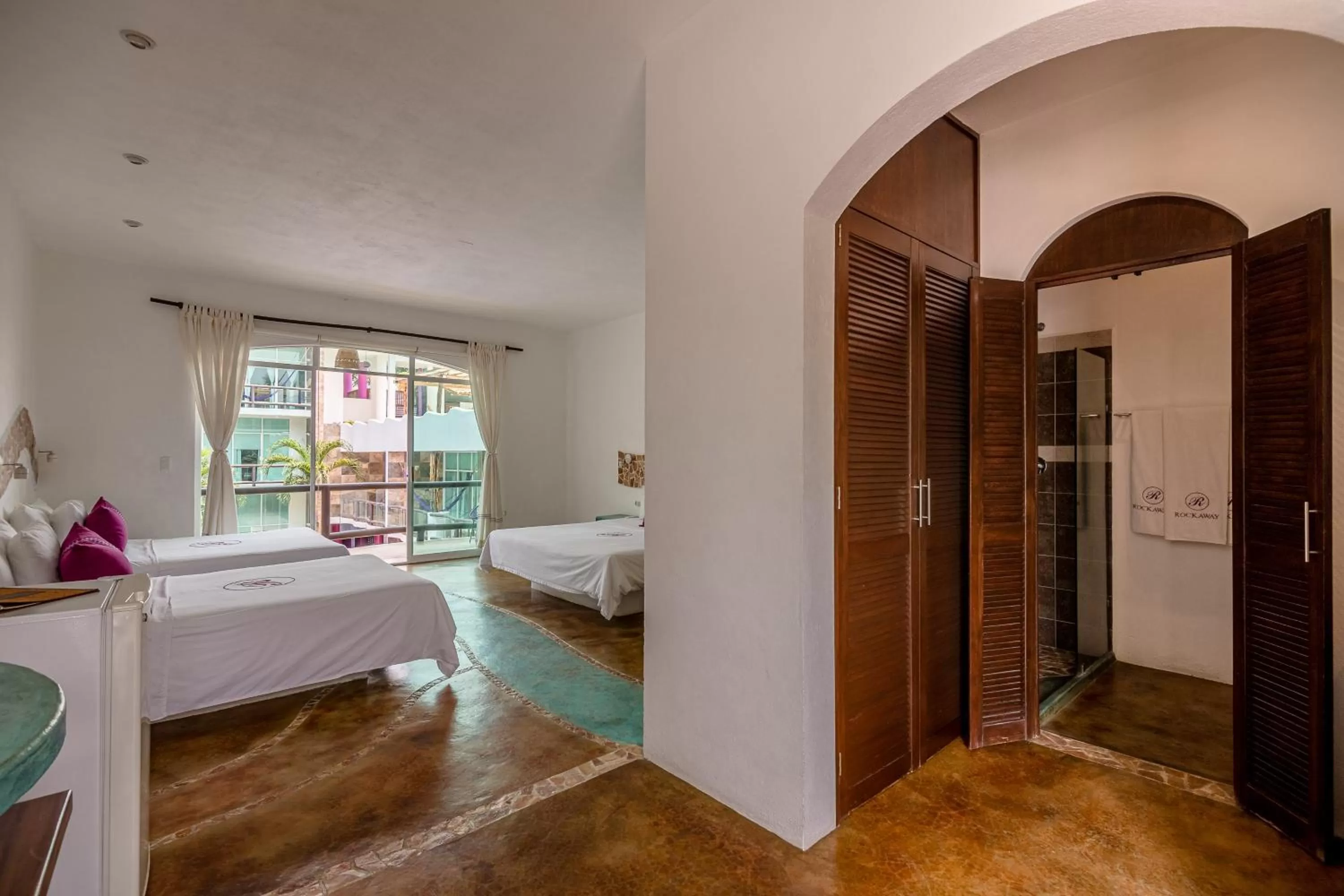 Photo of the whole room, Bed in Hotel Rockaway