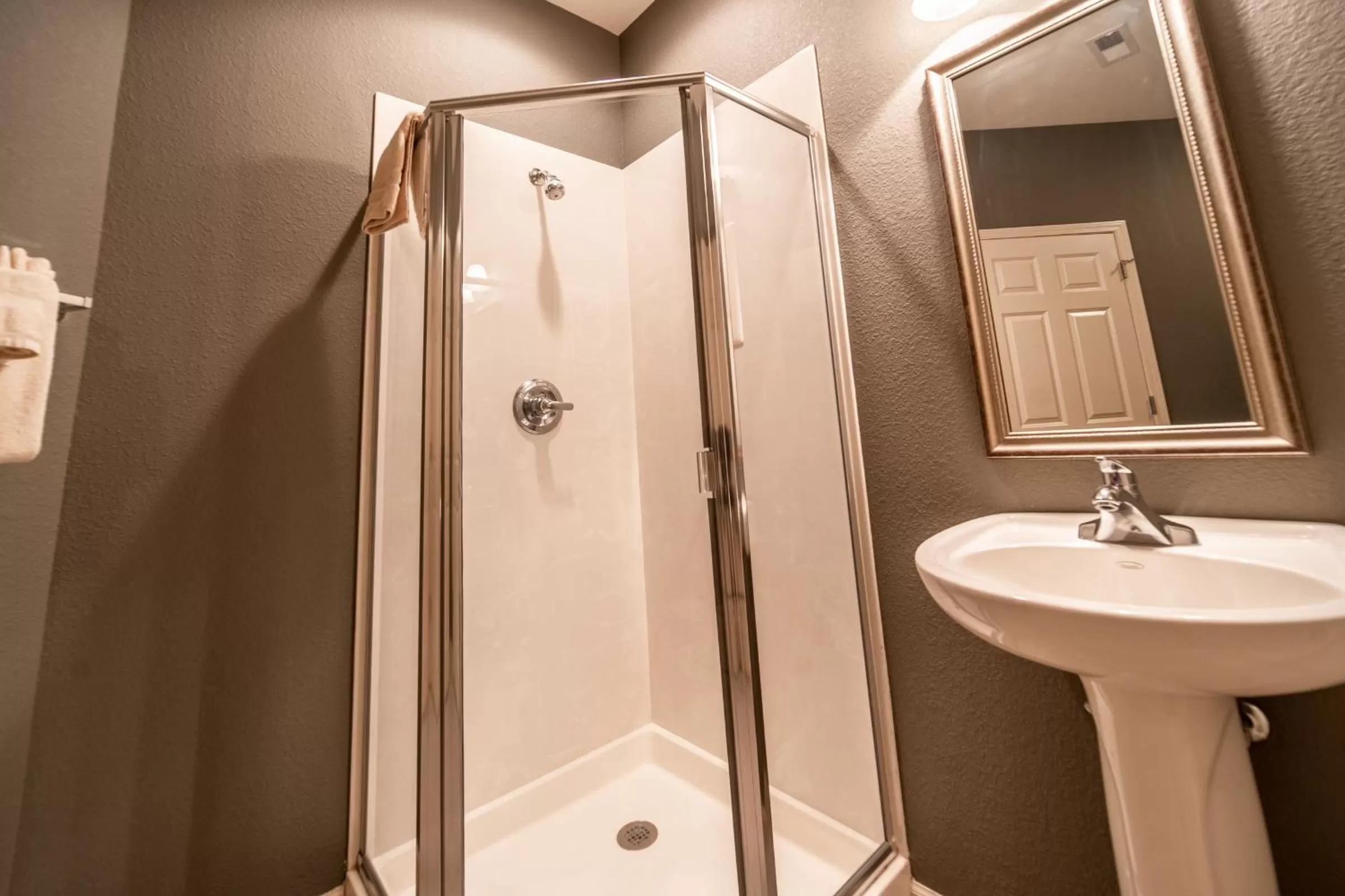 Shower in Thousand Hills Golf Resort