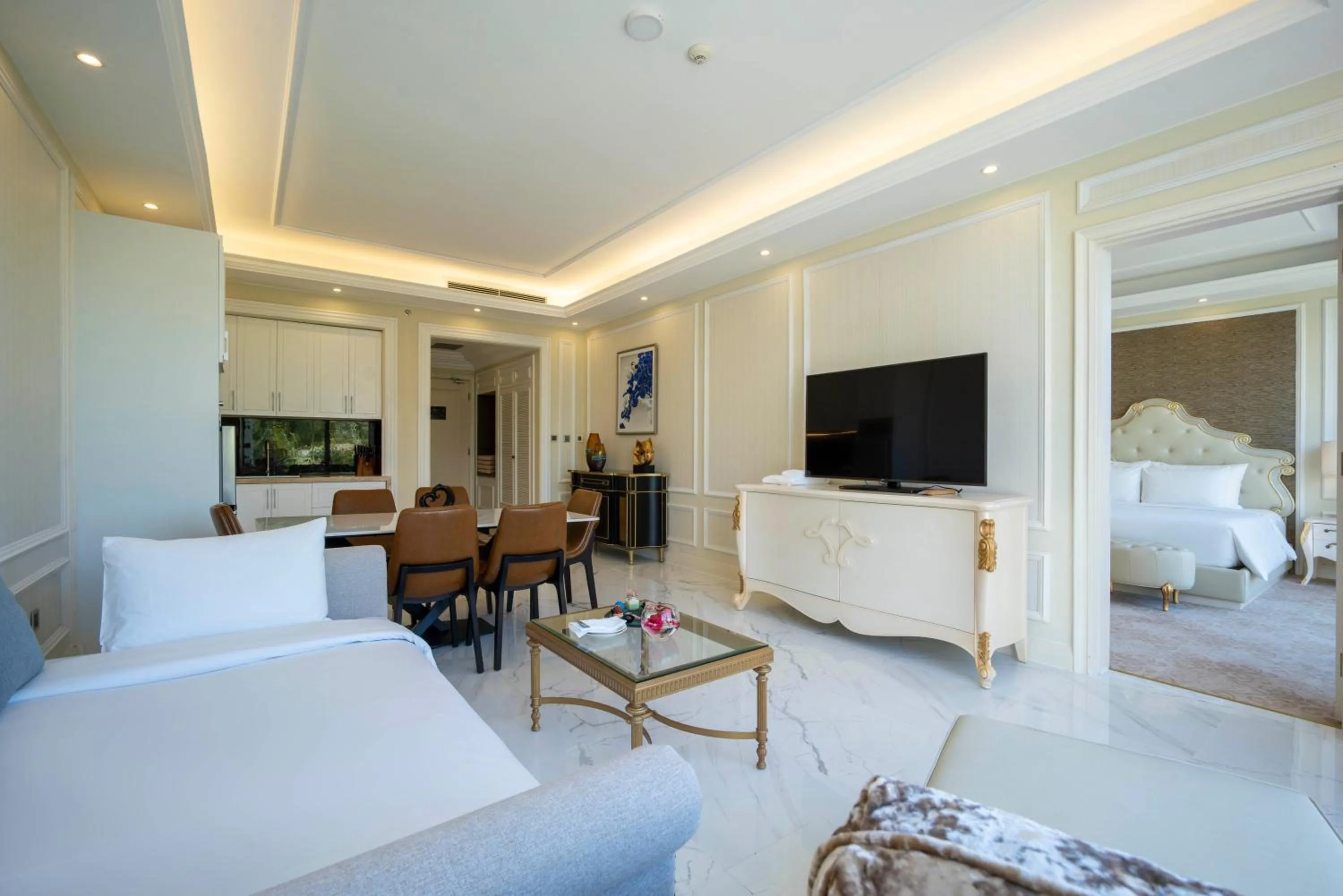 TV and multimedia, Bed in Radisson Blu Resort Phu Quoc