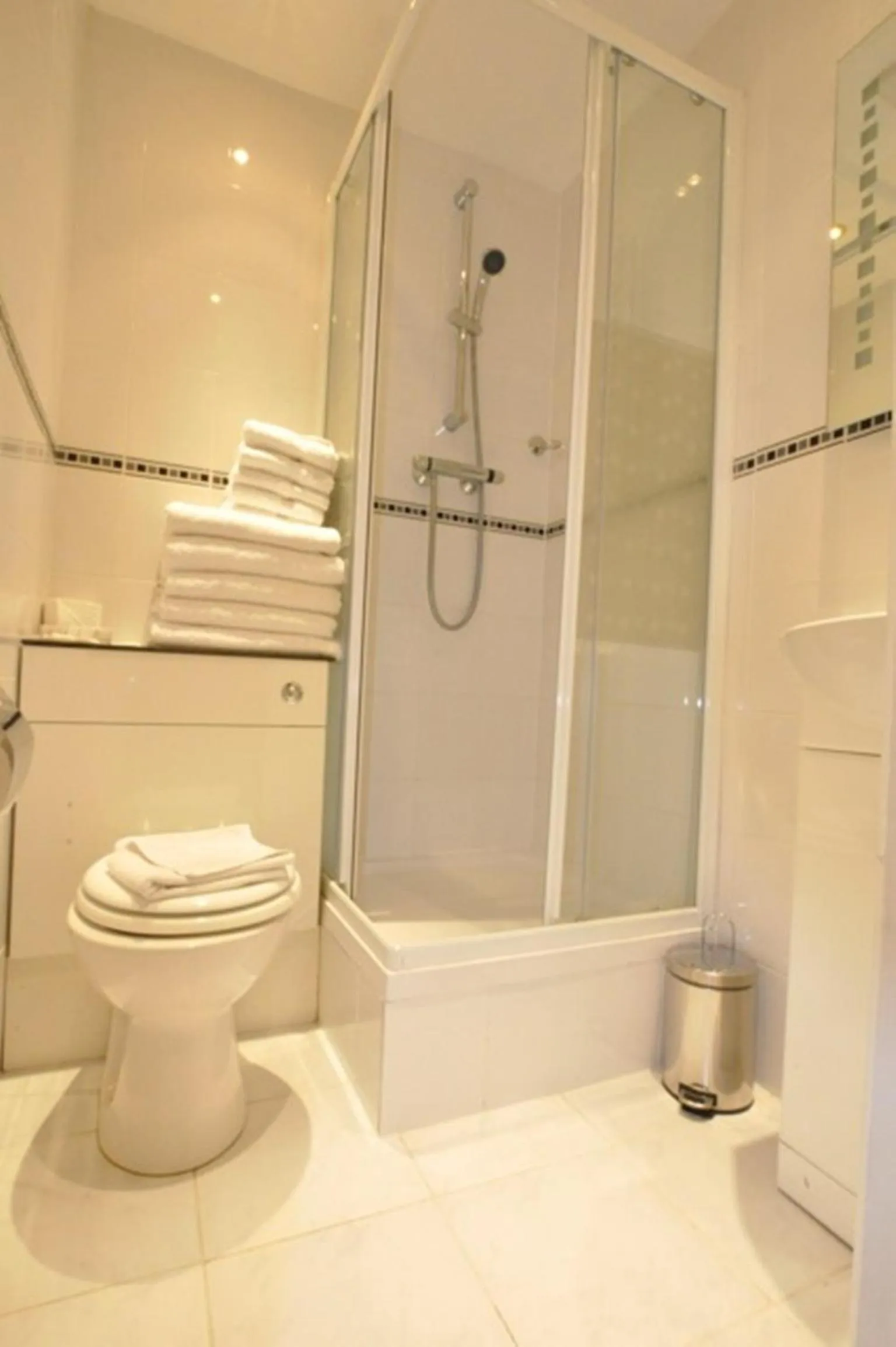 Bathroom in Brunel Hotel