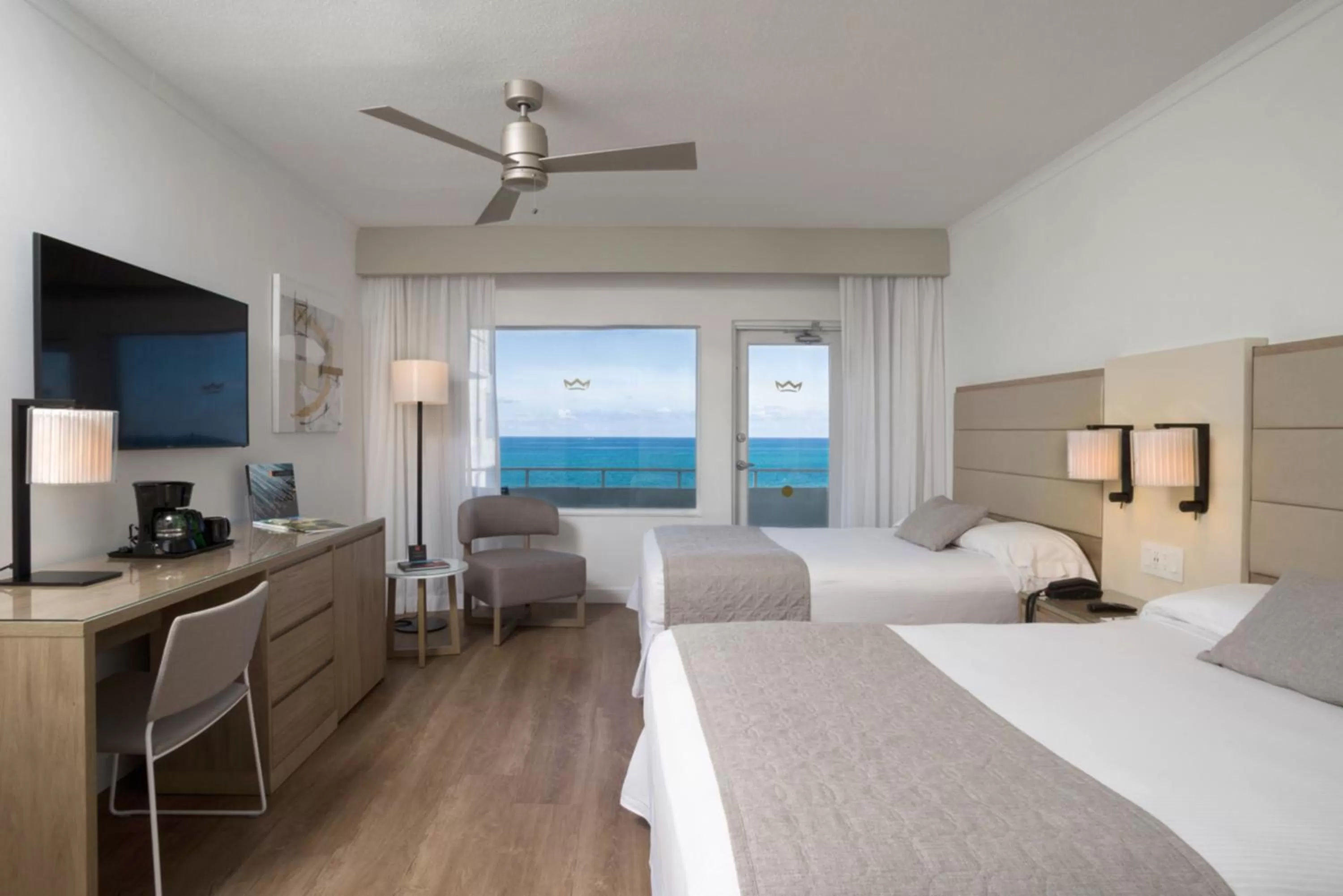 Photo of the whole room, Bed in Riu Plaza Miami Beach