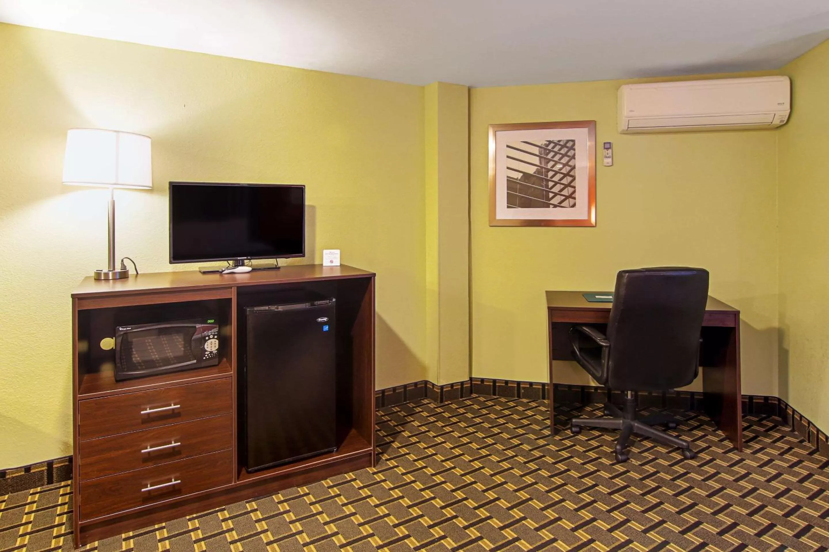 Photo of the whole room in Quality Inn Plainfield I-395