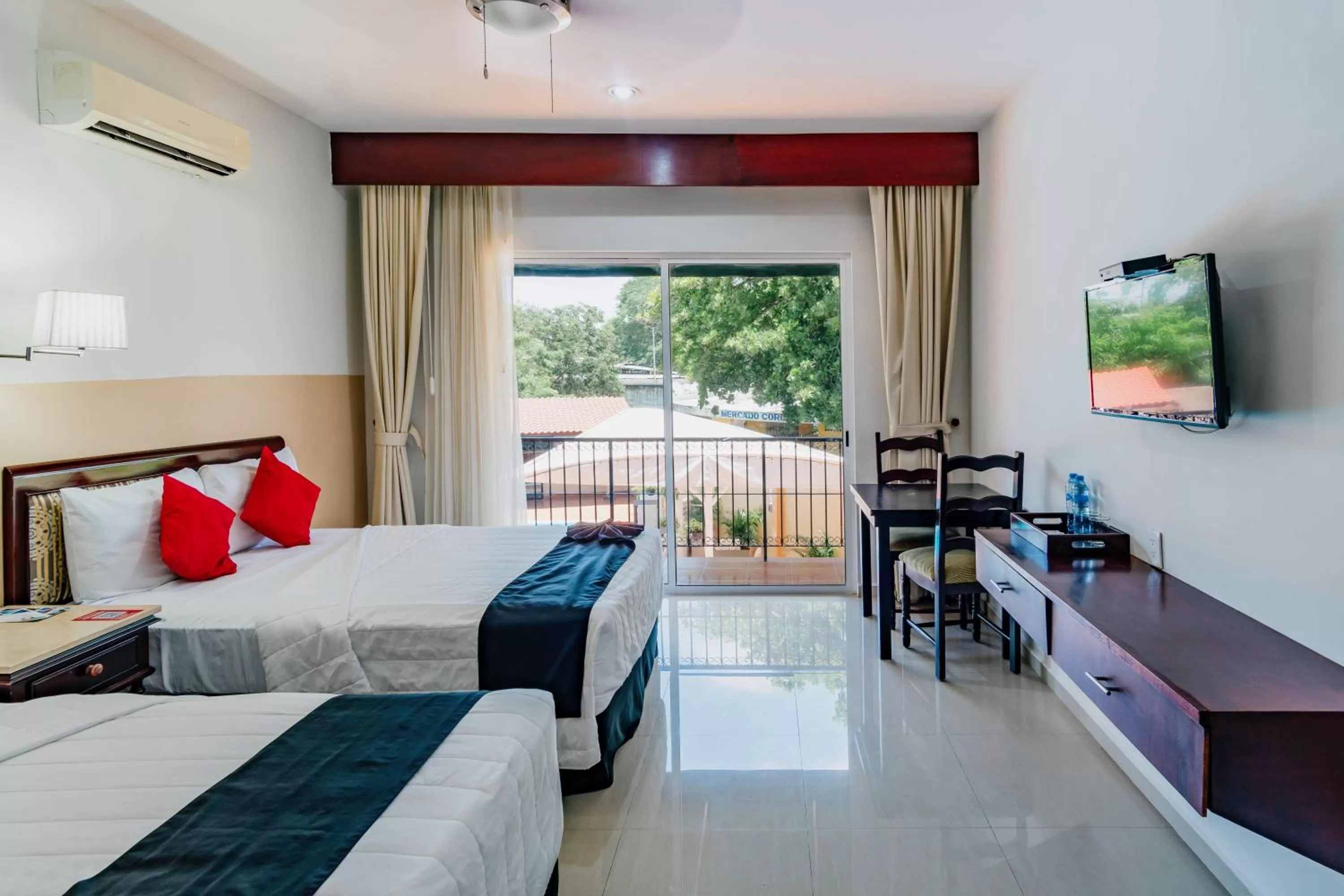 Bedroom, Bed in Hotel Siglo 21 Merida