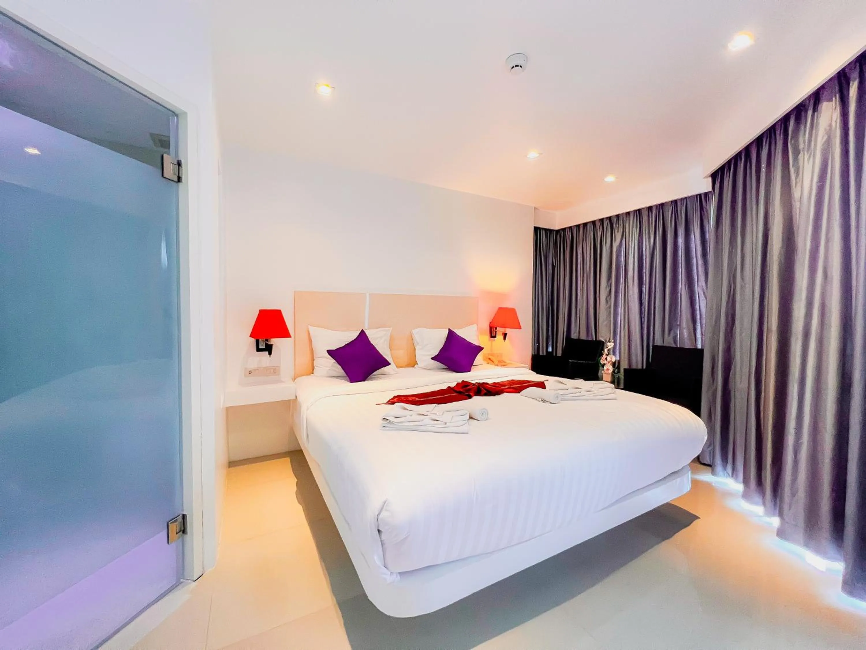 Bedroom, Bed in Grand Sunset Hotel Phuket