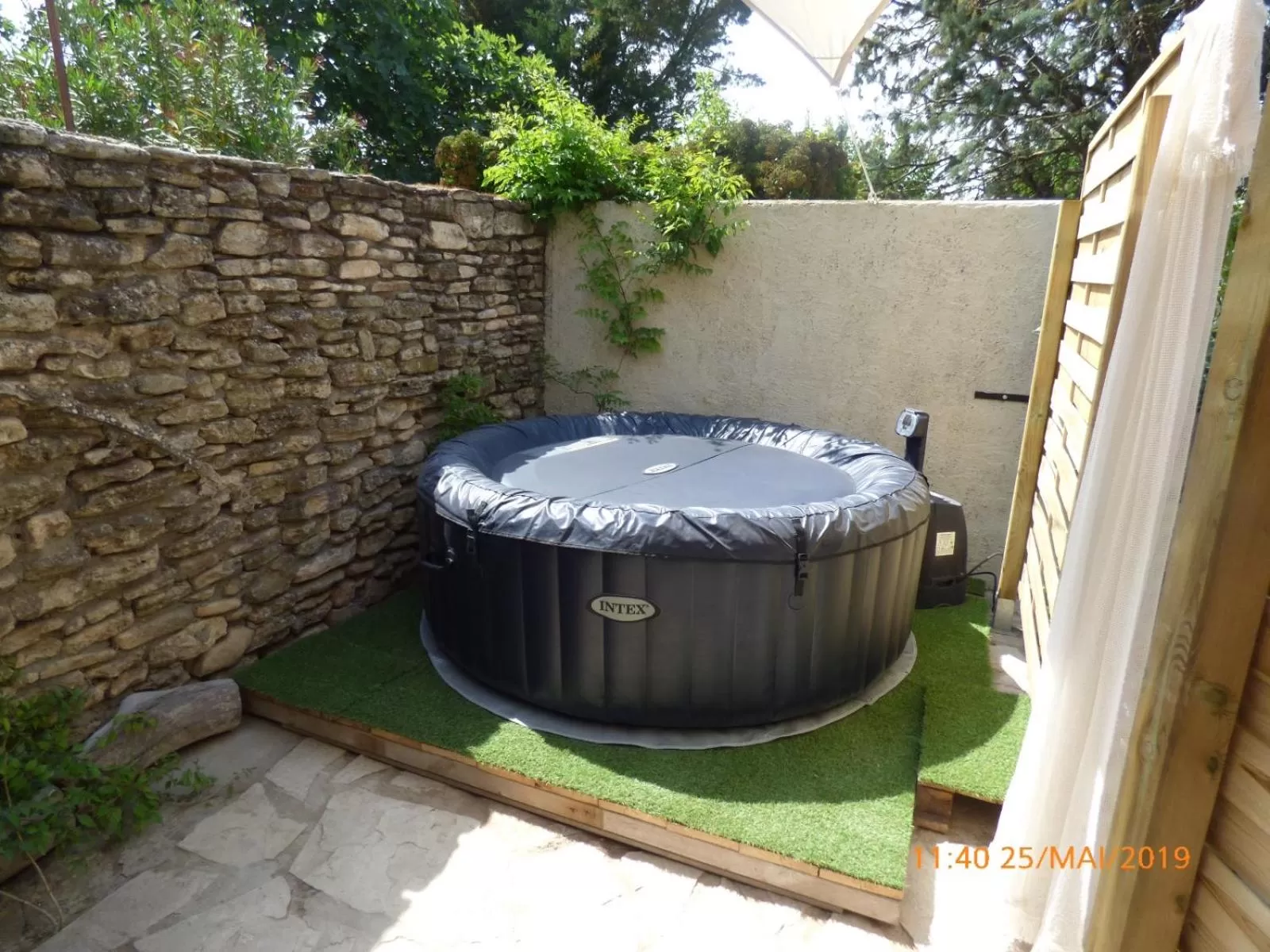 Hot Tub in MAS MAURANE-Chambre d'hôte avec SPA privé aux portes d'ARLES