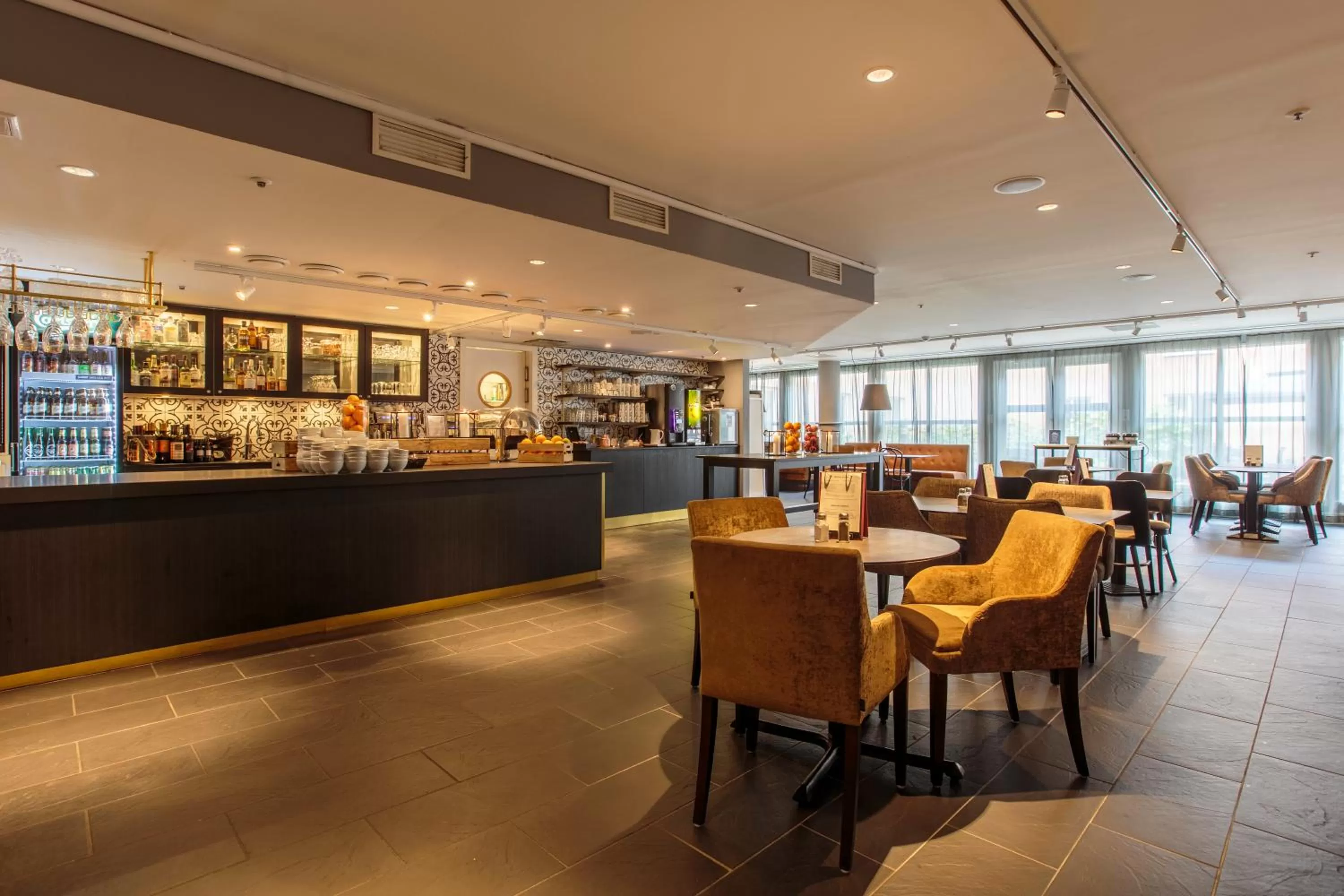 Restaurant/places to eat in Home Hotel Uman