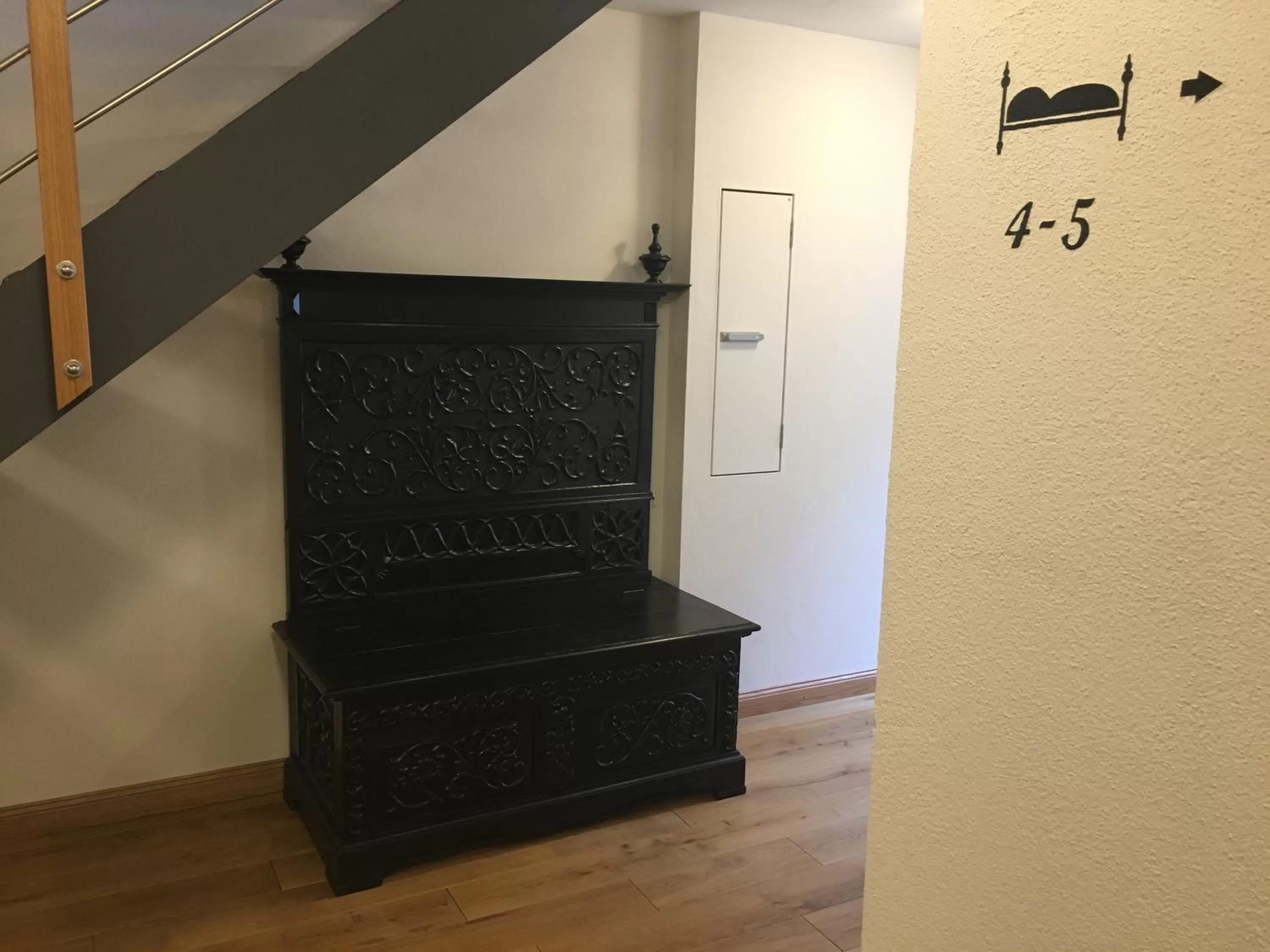 Decorative detail, TV/Entertainment Center in Fachwerk-Hotel Eisenbart