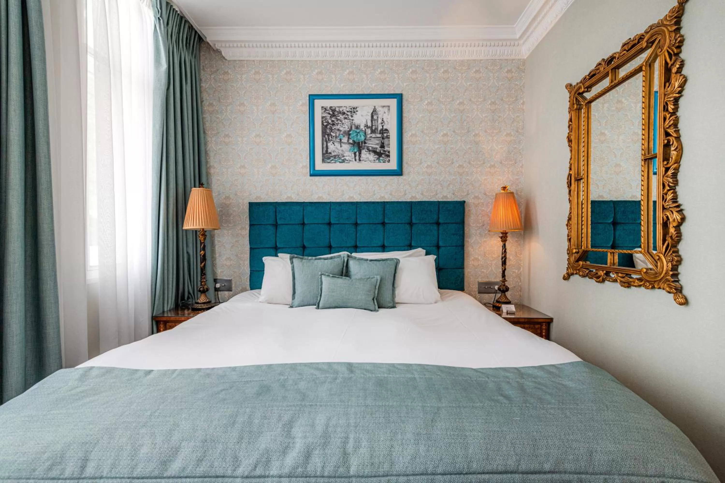 Bedroom, Bed in Ashburn Hotel