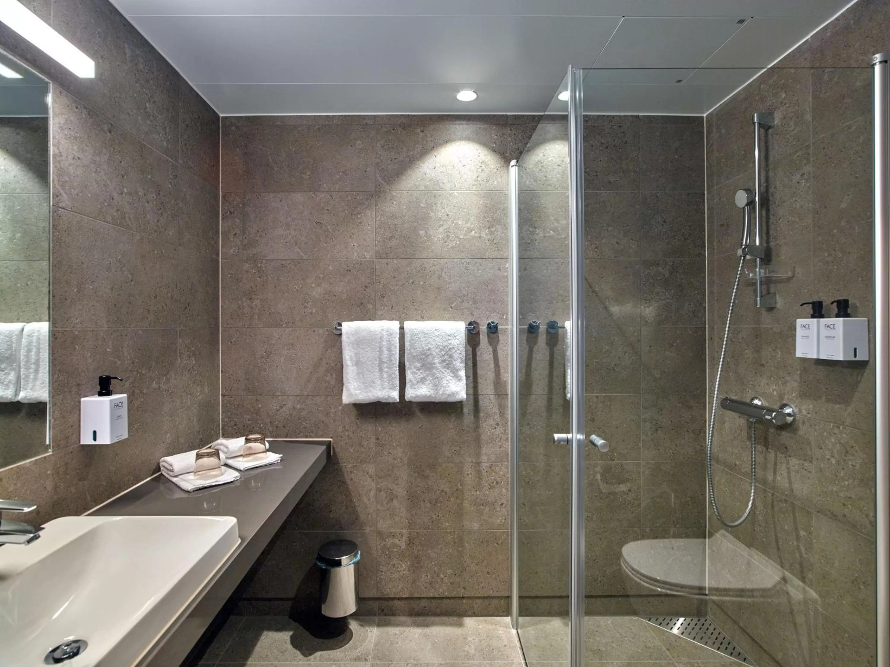 Standard King Room in Scandic Oceanhamnen