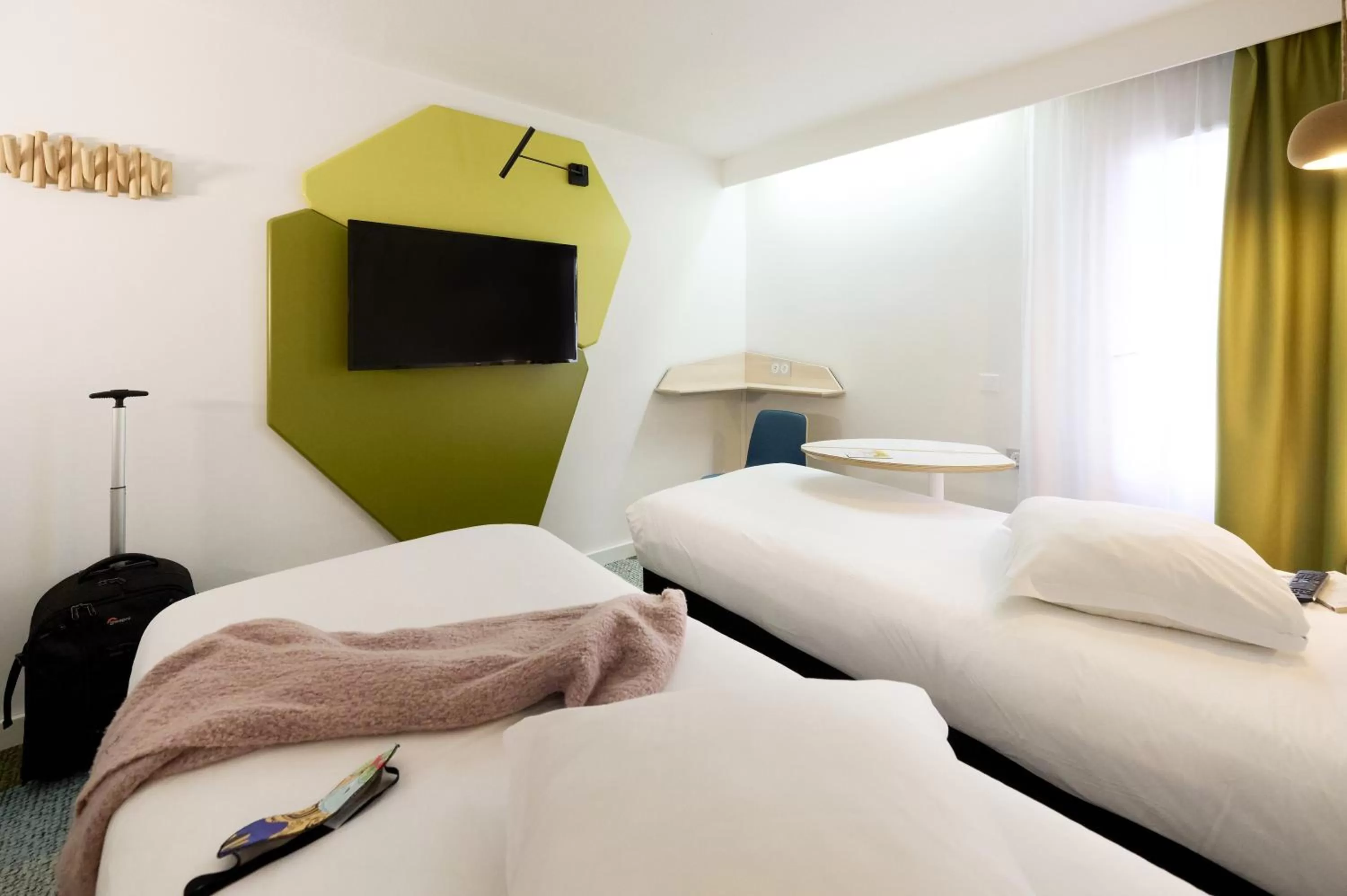 Photo of the whole room, Bed in ibis Styles Bordeaux Begles Arena